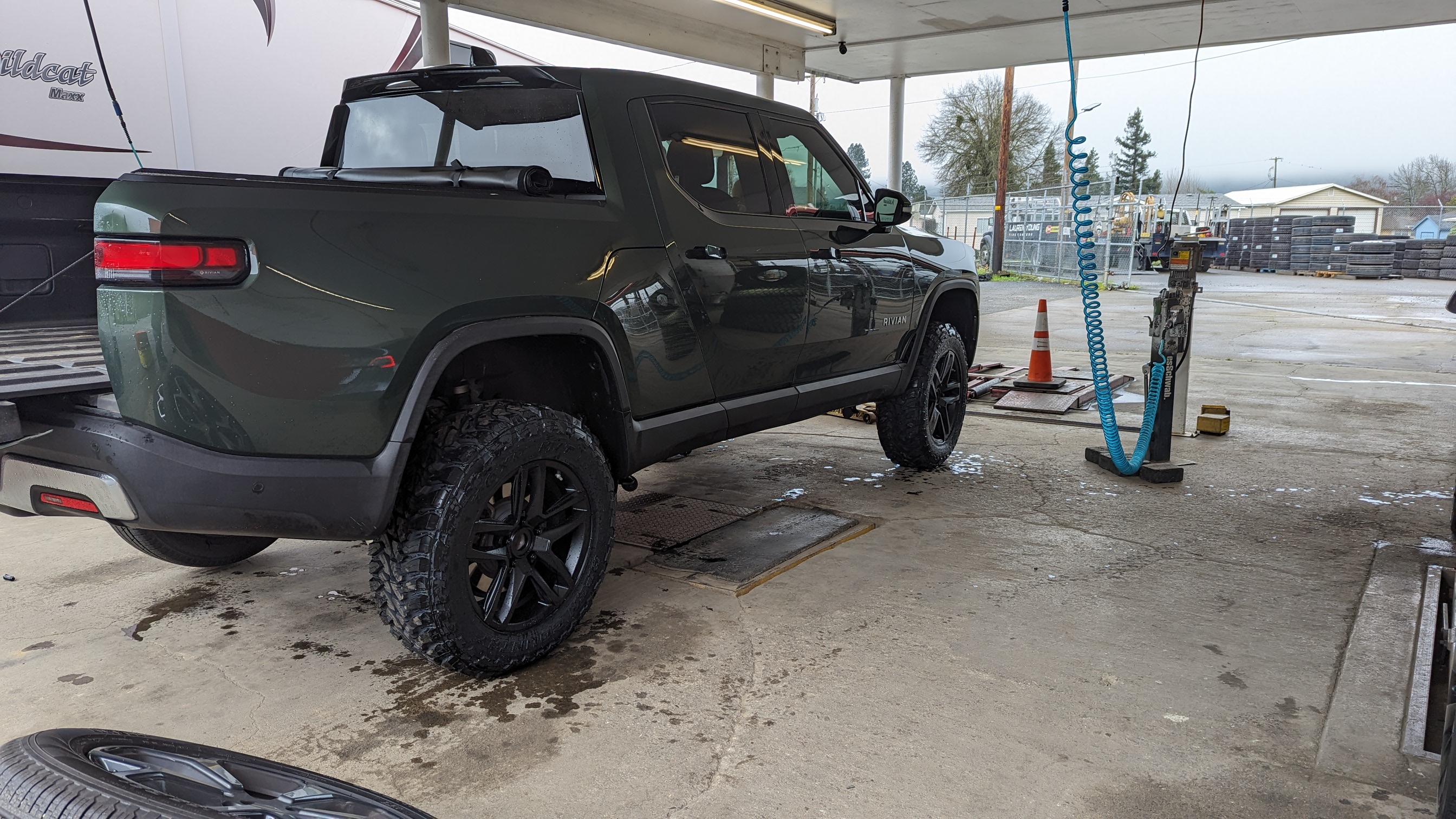 Rivian R1T R1S PNW customers: have you tried Les Schwab for tire servicing? 1000001871