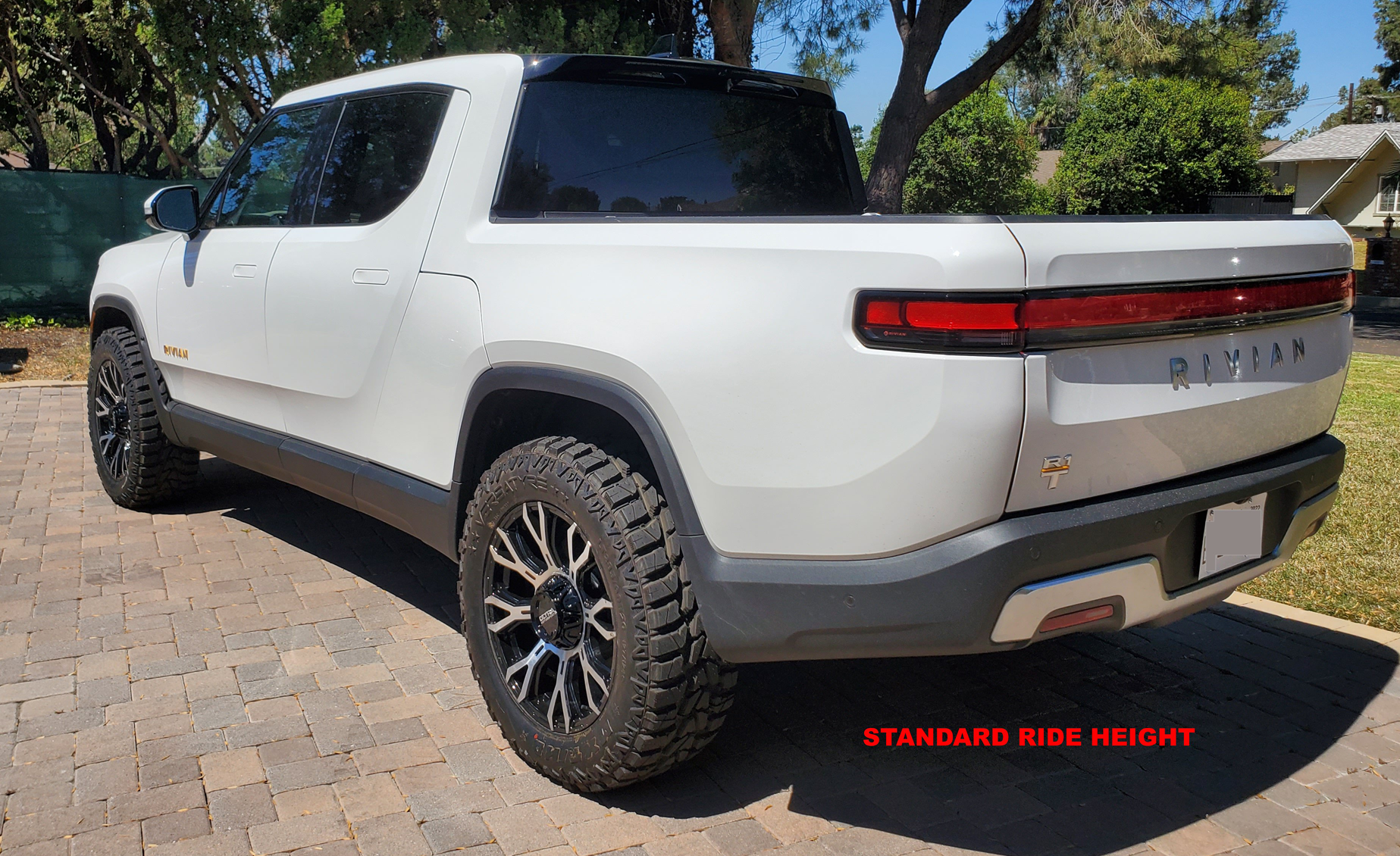 Rivian R1T R1S EDIT: NEW TIRES INSTALLED  / Got the new wheels / tires installed...photos to show fitment, not wheel choice 1656186953928
