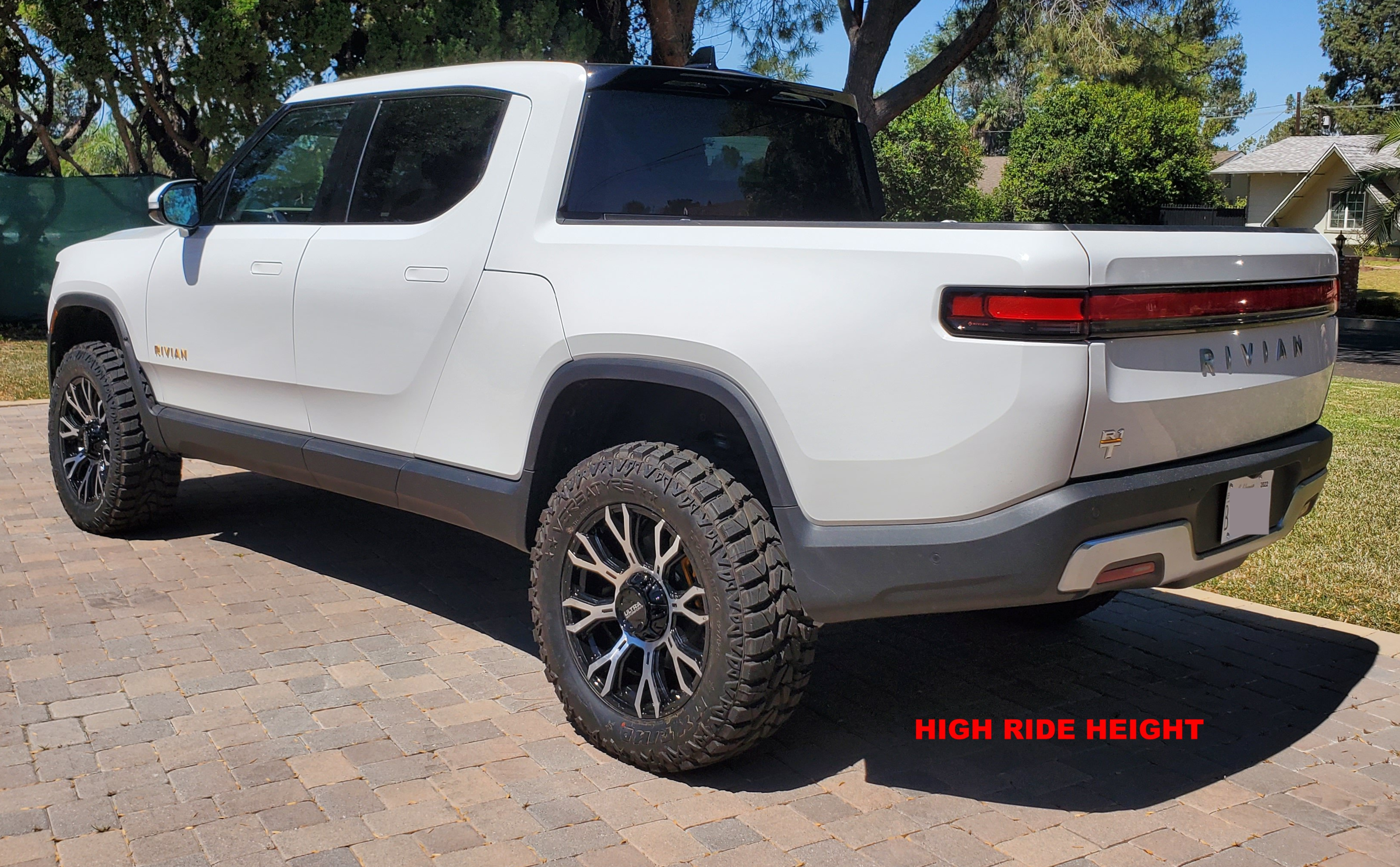 Rivian R1T R1S EDIT: NEW TIRES INSTALLED  / Got the new wheels / tires installed...photos to show fitment, not wheel choice 1656188756131