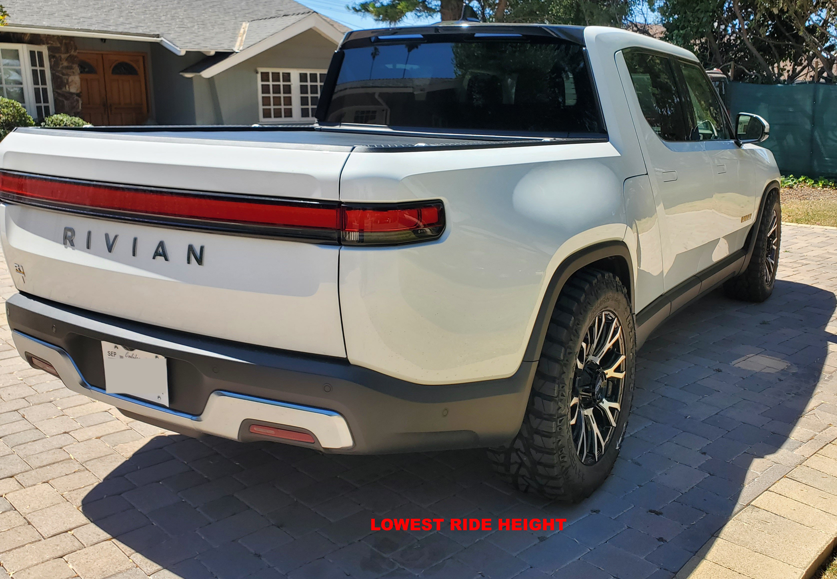 Rivian R1T R1S EDIT: NEW TIRES INSTALLED  / Got the new wheels / tires installed...photos to show fitment, not wheel choice 1656188963114