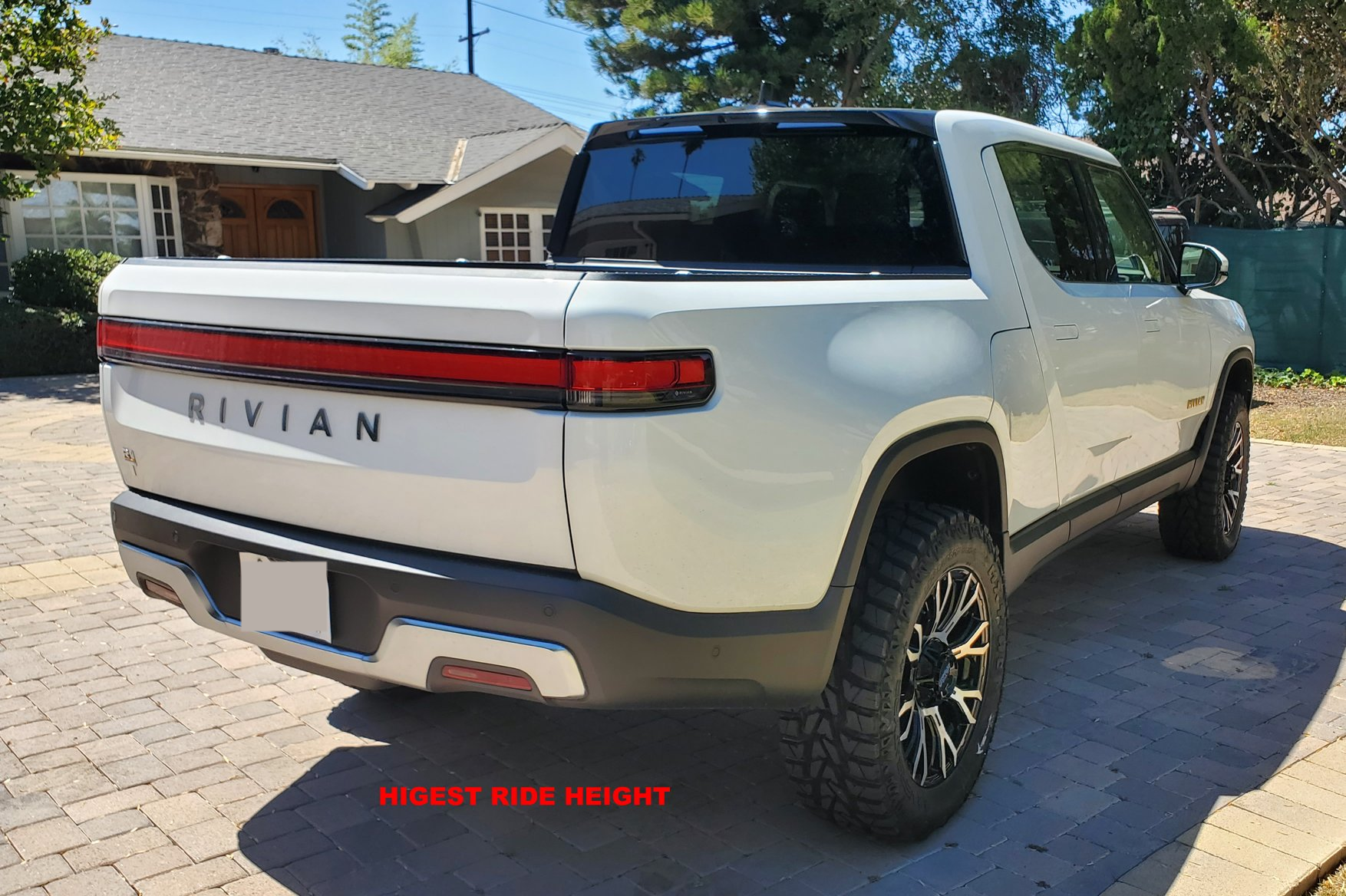 Rivian R1T R1S EDIT: NEW TIRES INSTALLED  / Got the new wheels / tires installed...photos to show fitment, not wheel choice 1656189163297