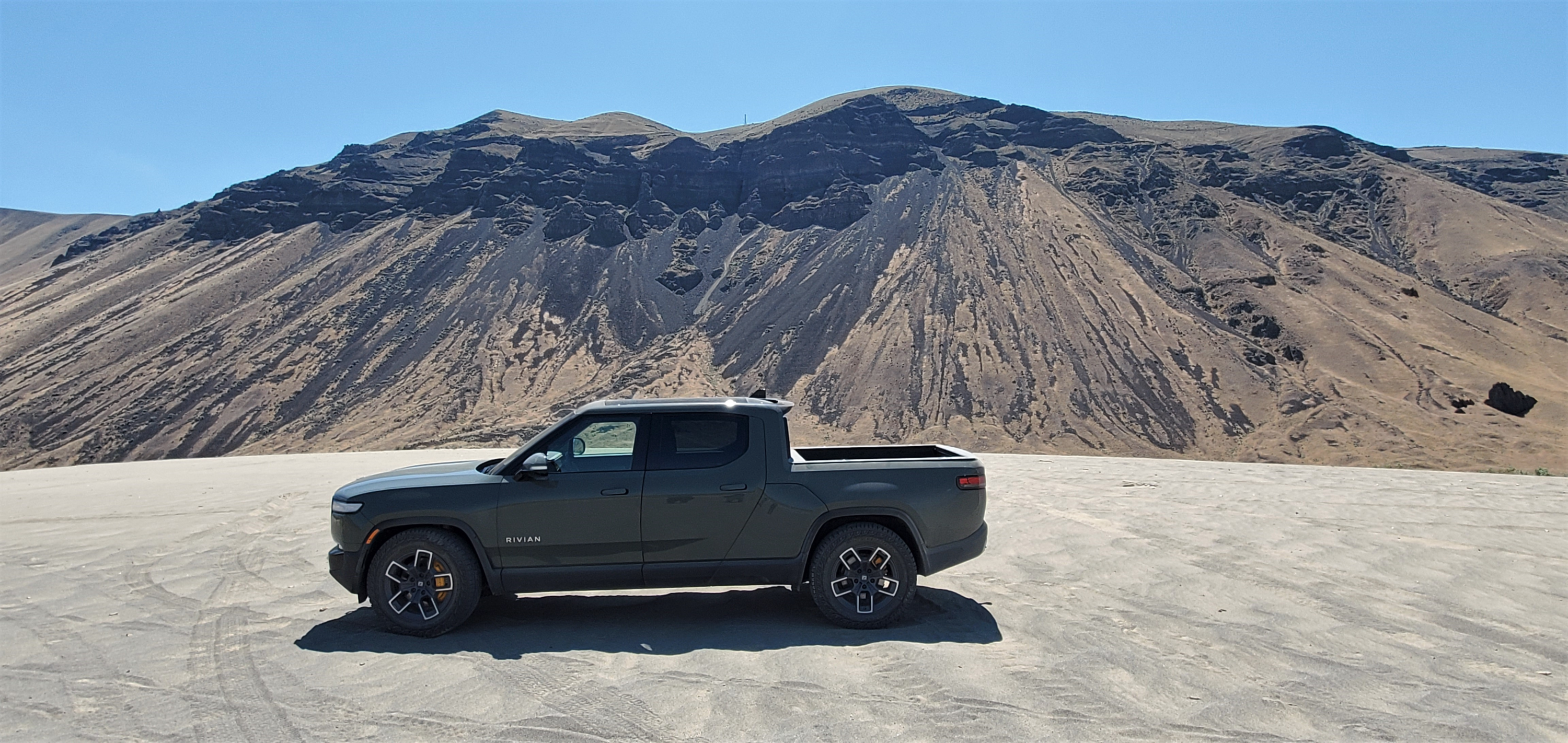 Rivian R1T R1S 📸 Post Your Best Photo Here For Year-End Rivian Mosaic! 1671033696538