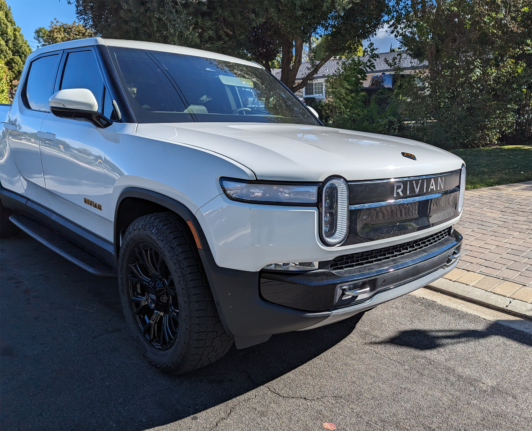 Rivian R1T R1S UPDATE: Blackout lightbar decal added + applied vinyl to break up the controversial front end on my Rivian 1704653160192