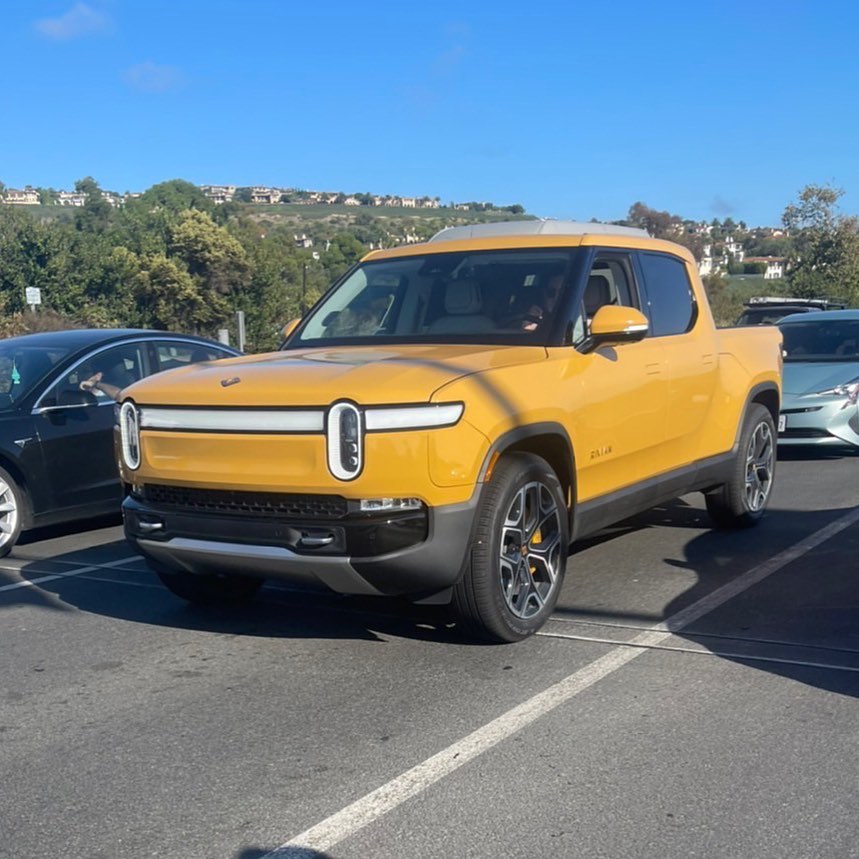 Rivian R1T R1S COMPASS YELLOW R1T Photos 2022 Rivian R1T Compass Yellow Color Paint