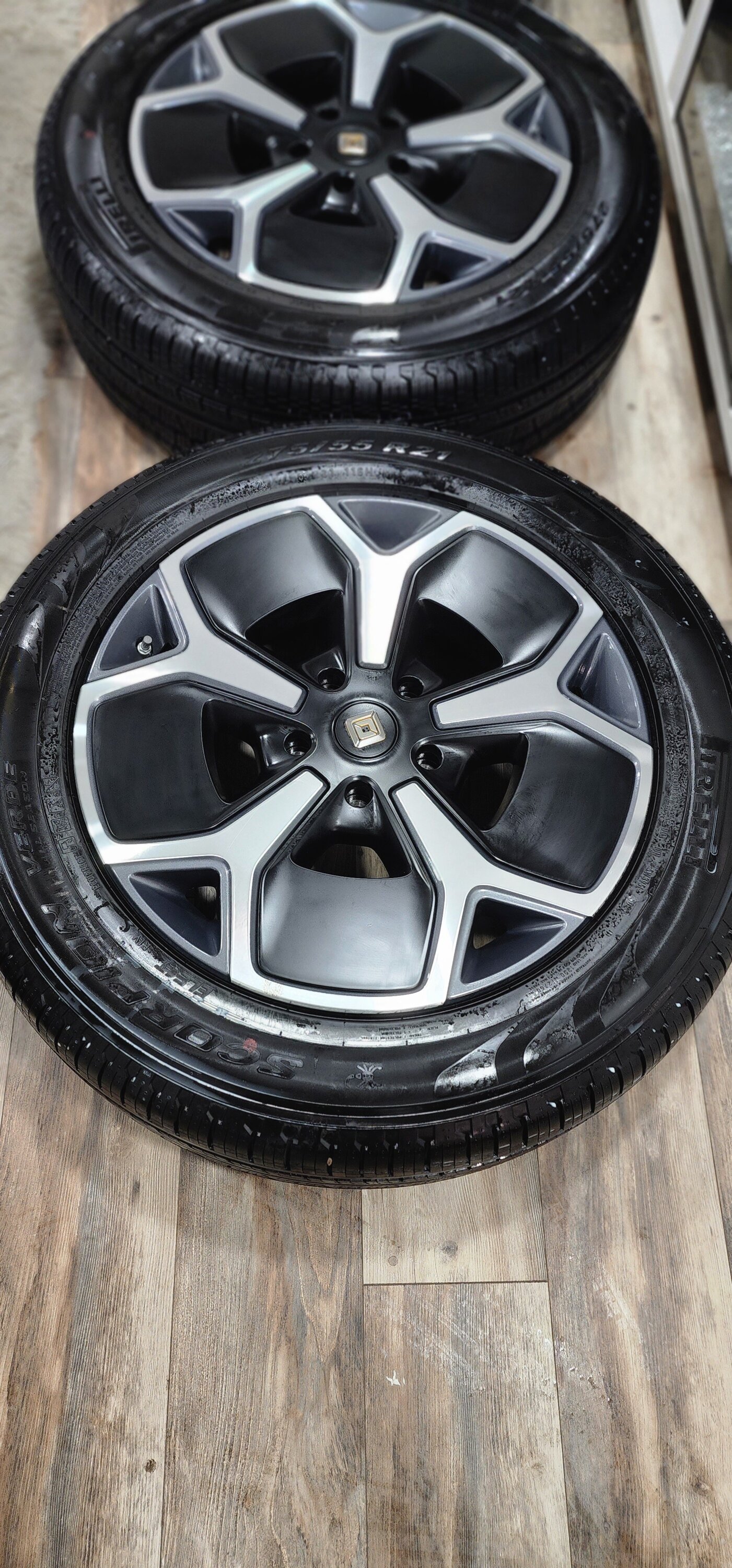 Rivian R1T R1S FS: New 21" Aero Wheel and Tire Set 20220728_162316