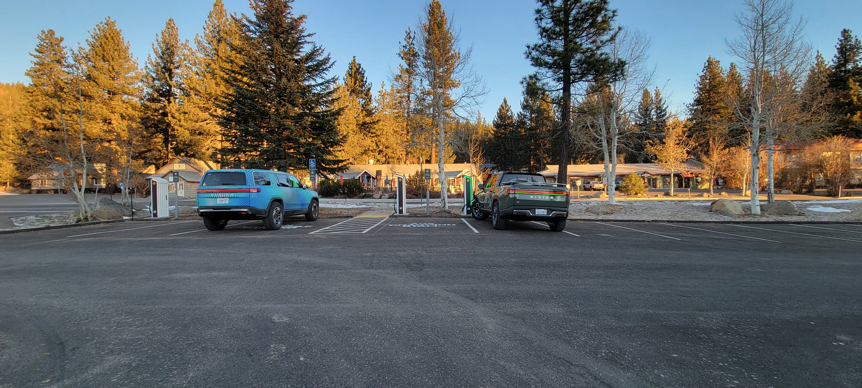 Rivian R1T R1S Truckee Rivian charge station 20221124_071723