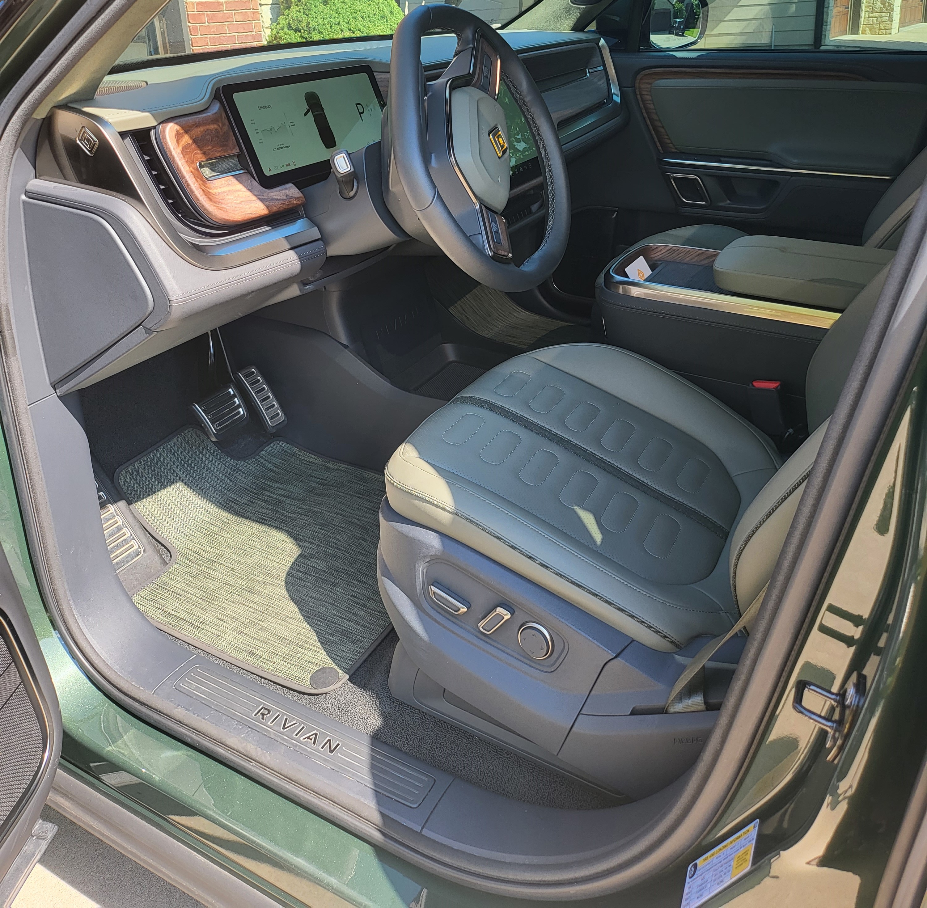 Rivian R1T R1S FOREST GREEN R1T Photos 20230616_164655