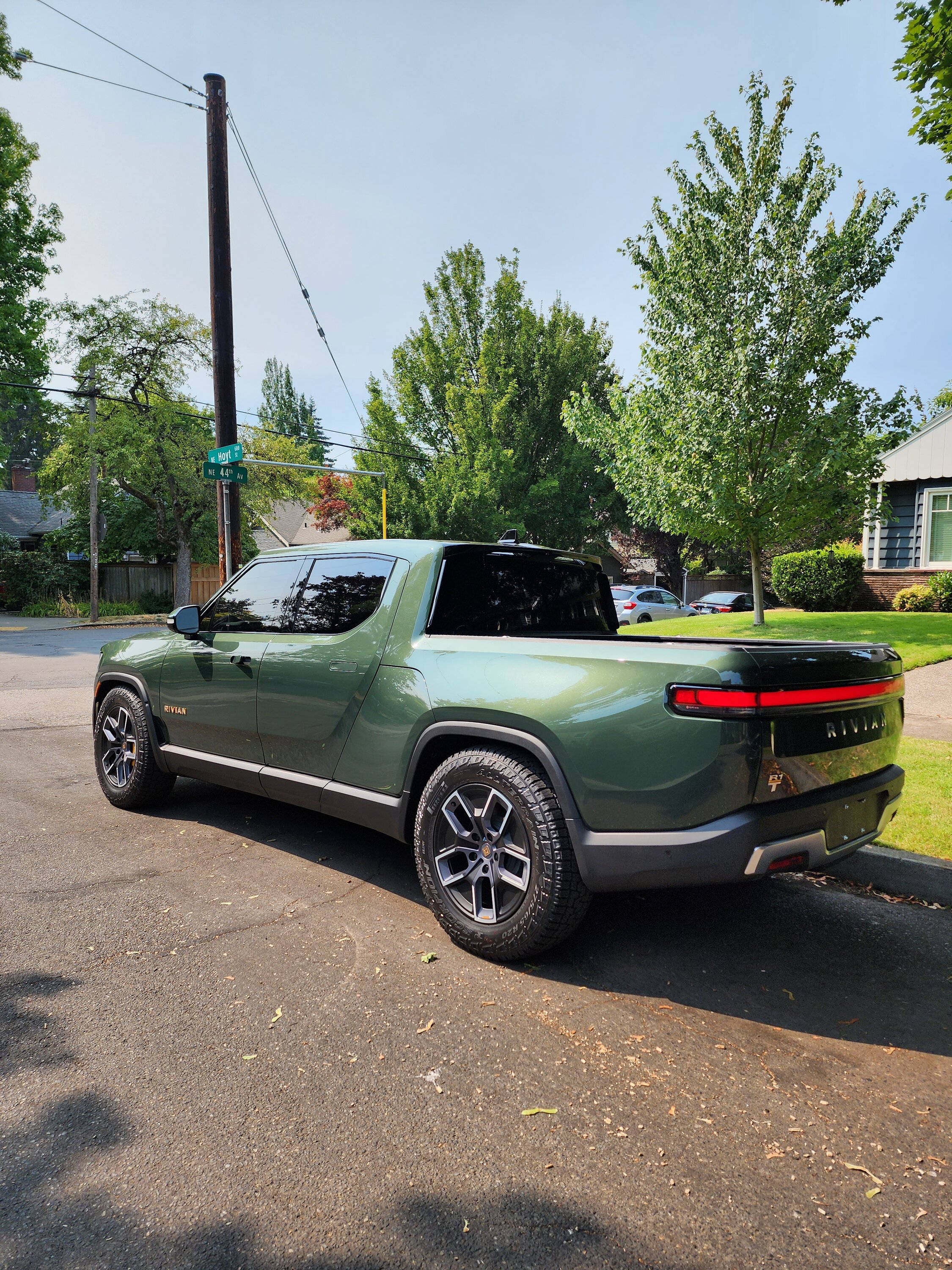 Rivian R1T R1S FOREST GREEN R1T Photos 20230719_154024