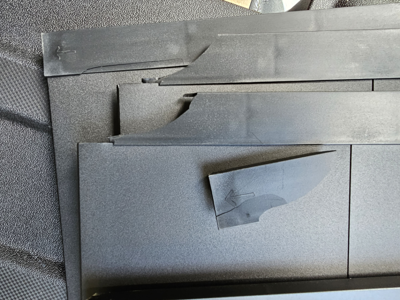 Rivian R1T R1S Received my manual tonneau cover and the slats already broke 20230808_134735