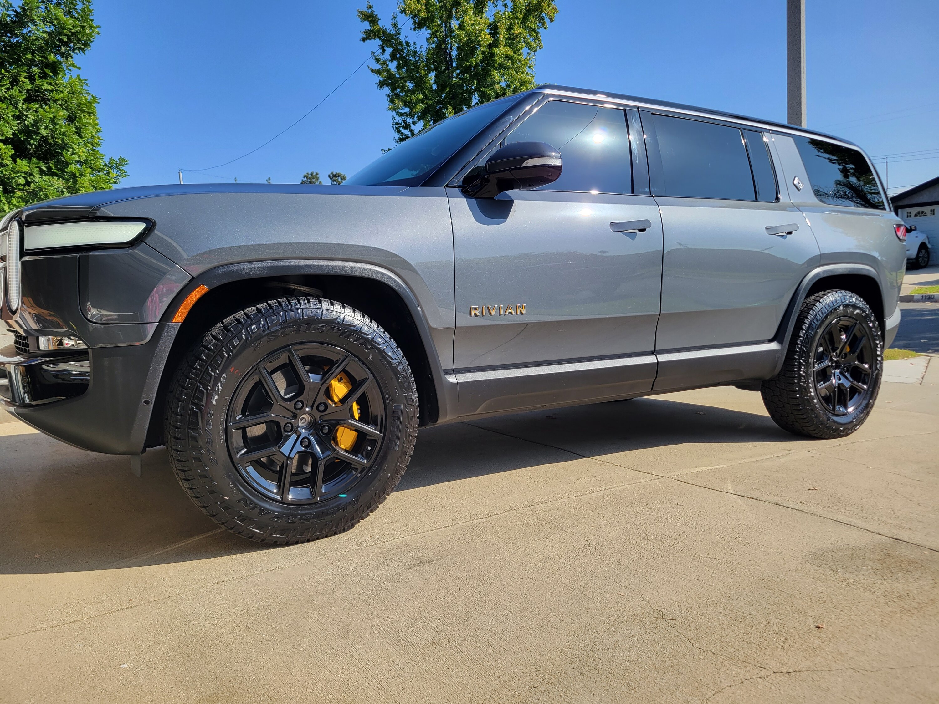 Rivian R1T R1S Show us your wheels! Any aftermarket, powdercoated OEMs, or otherwise! 20231028_143724