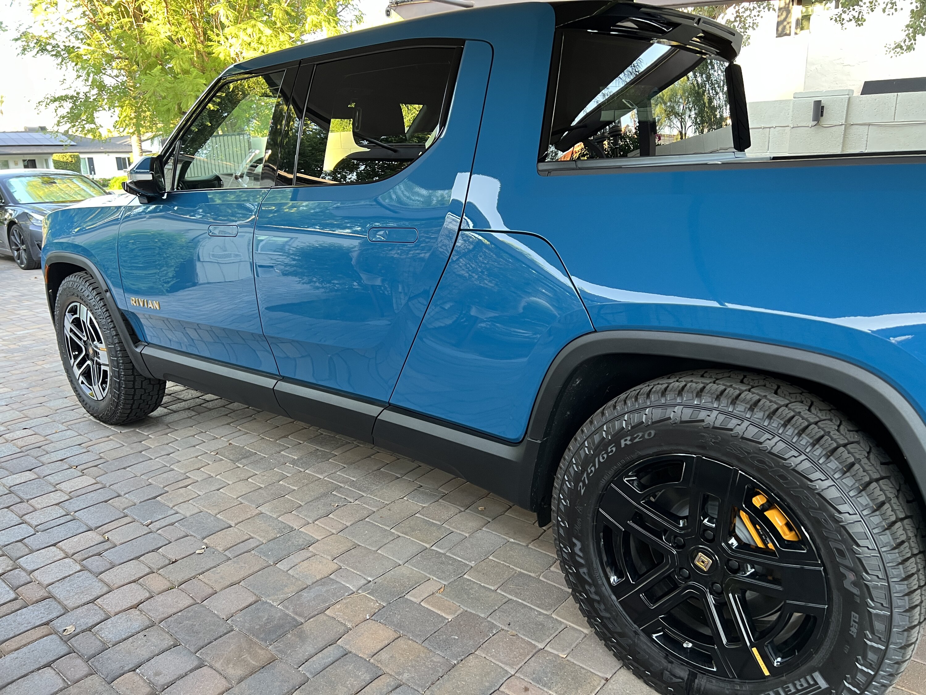 Rivian R1T R1S Changed A/T Bright Wheels to Glossy Black using Vinyl Decals 9430E6AA-A1F6-430D-96D8-253081554BCF