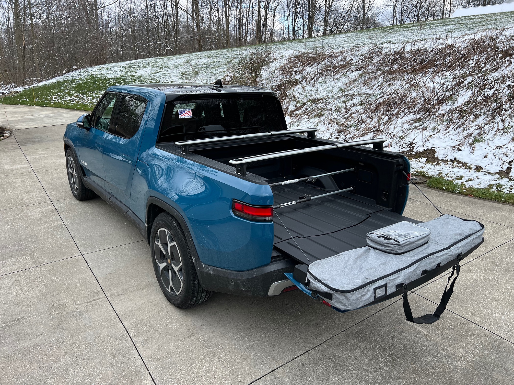 Rivian R1T R1S Interrobang tonneau owners. Check out this storage bag… IMG_0239