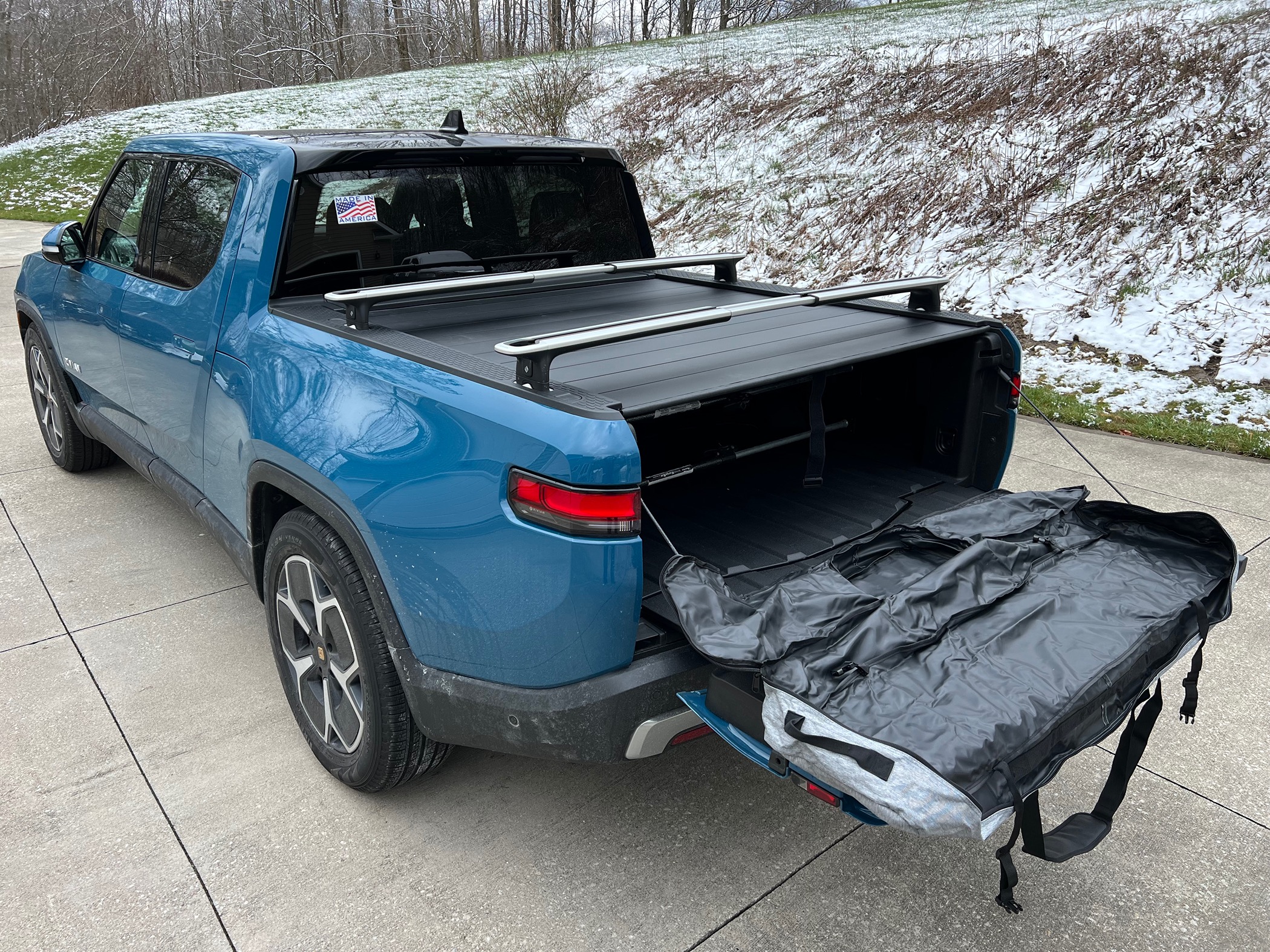 Rivian R1T R1S Interrobang tonneau owners. Check out this storage bag… IMG_0243