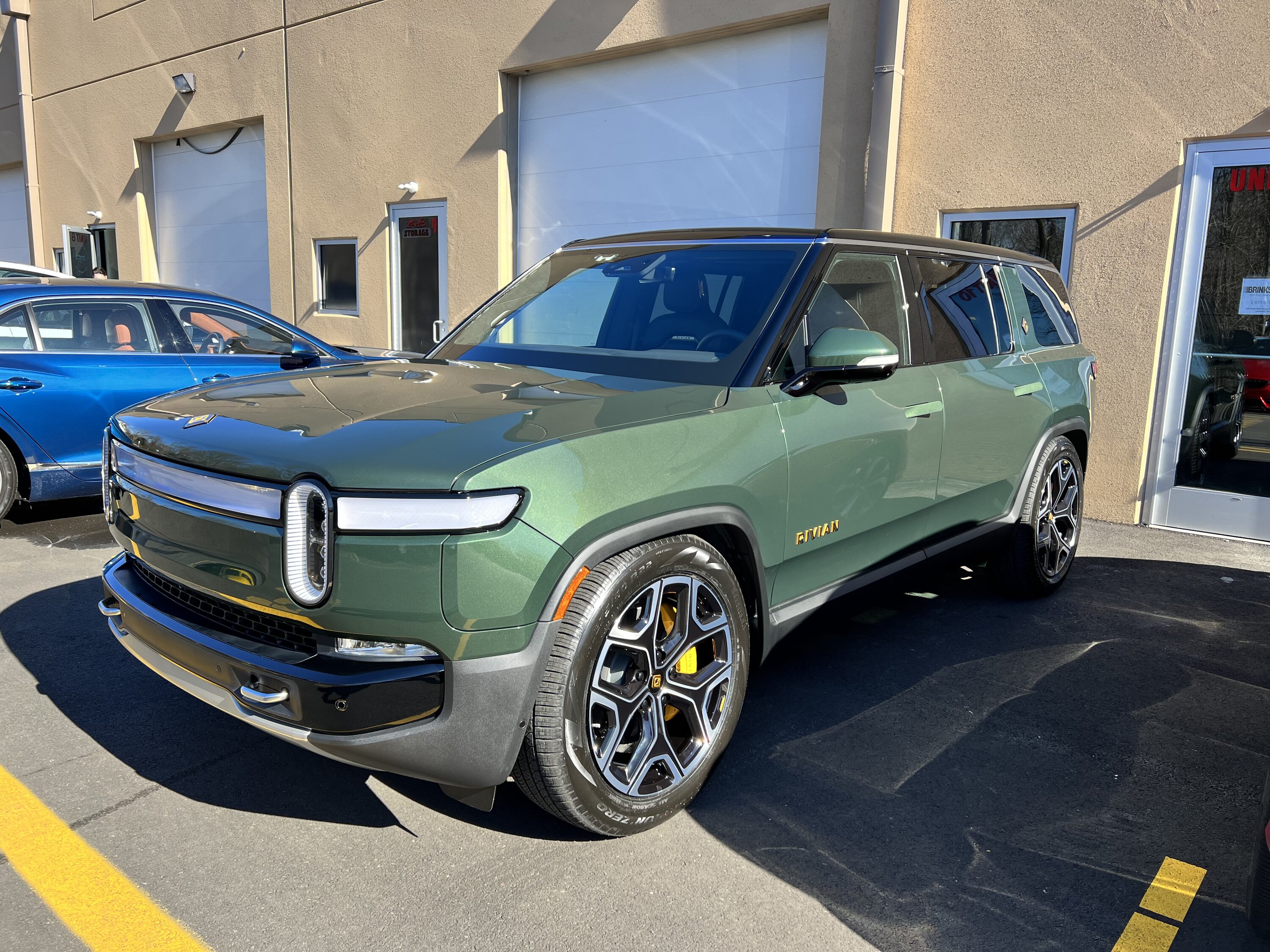 Rivian R1T R1S 🎨 FOREST GREEN R1S Photos img_1251-jpe