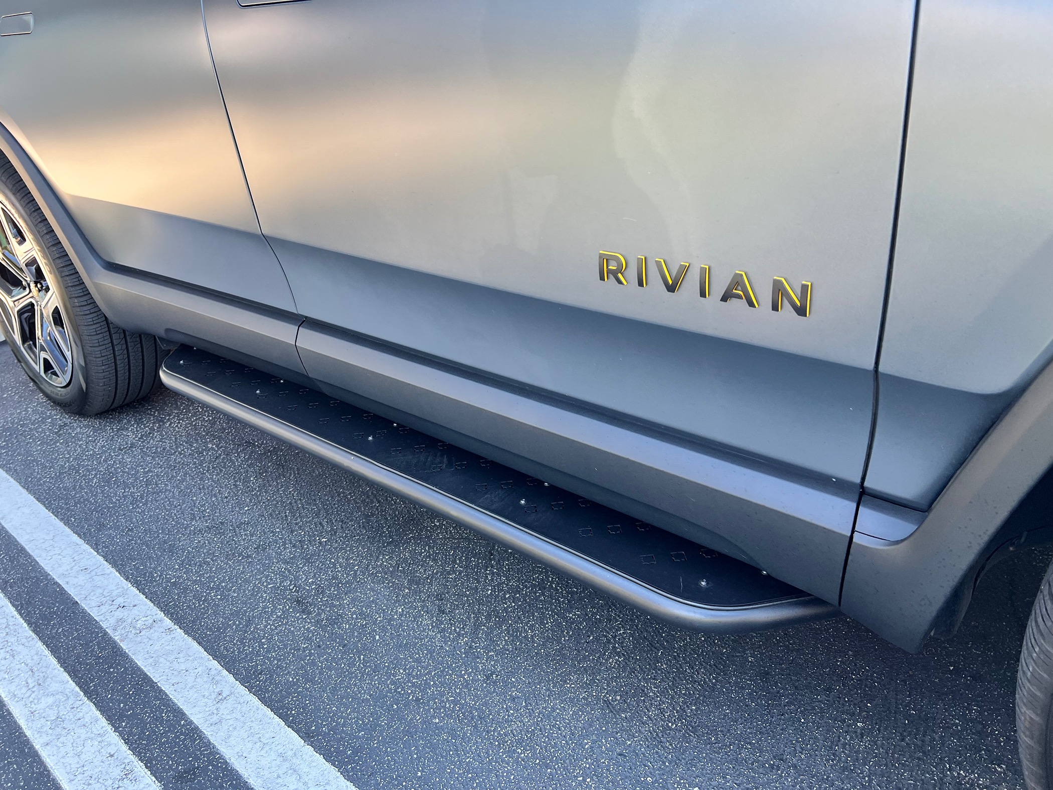 Rivian R1T R1S Which R1S Running Boards are these? IMG_1612