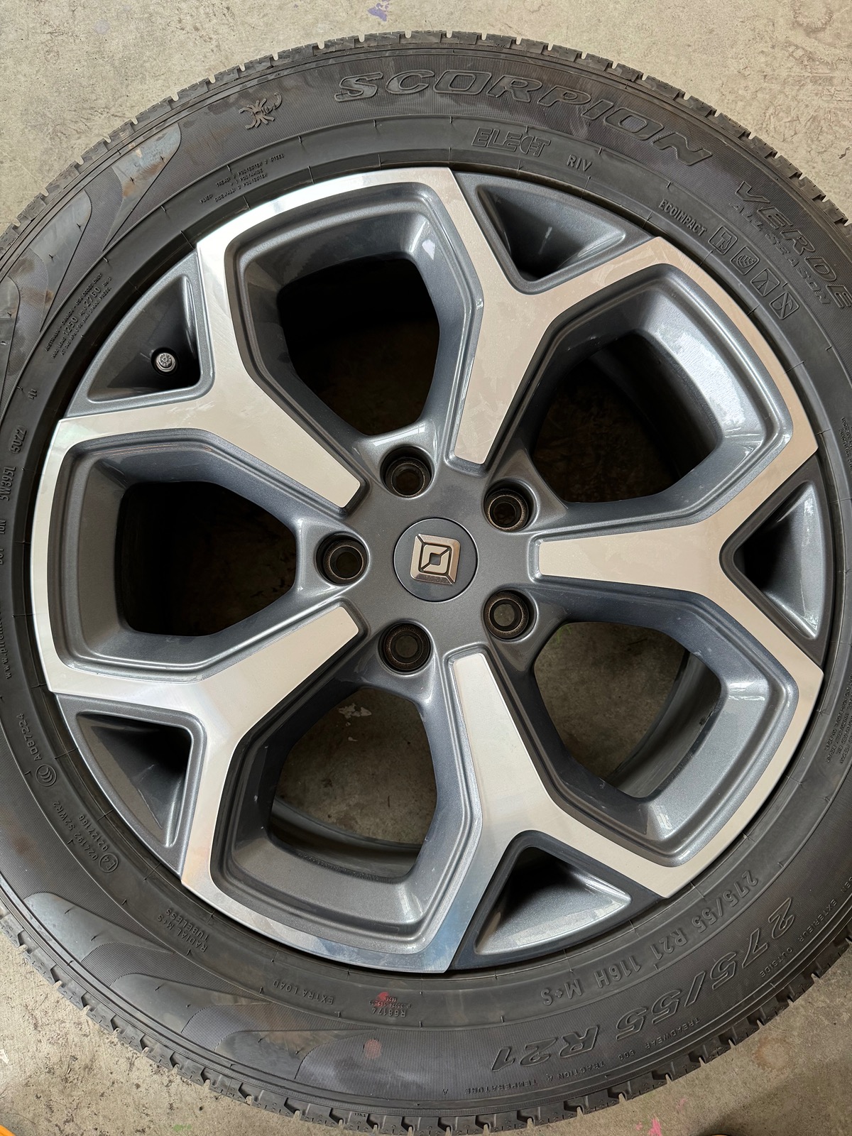 Rivian R1T R1S Oregon/Washington 21” wheels, tires, center caps IMG_1727