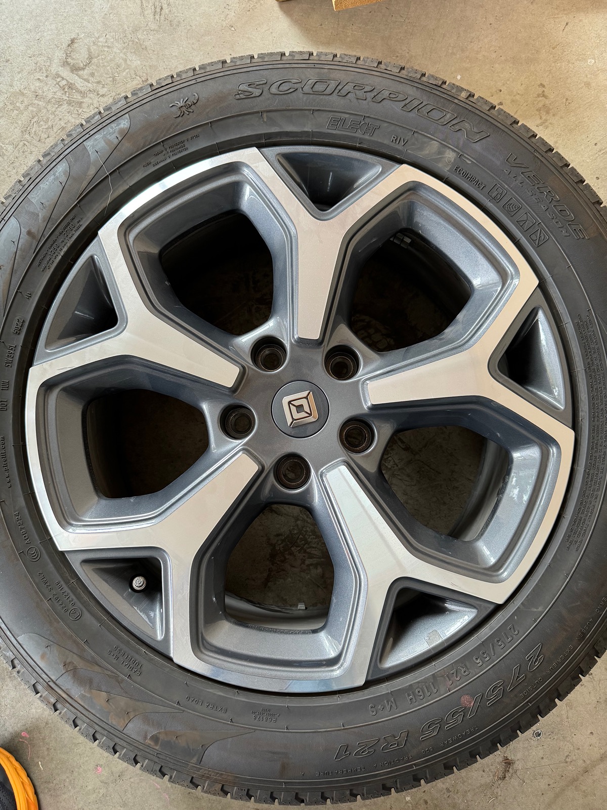 Rivian R1T R1S Oregon/Washington 21” wheels, tires, center caps IMG_1728