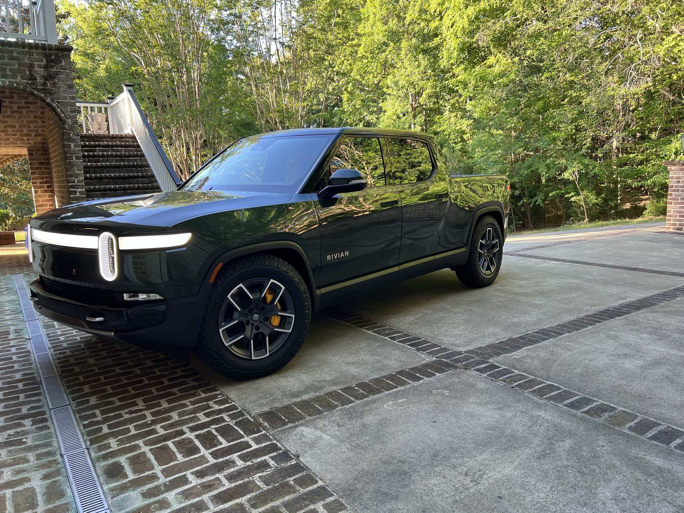 Rivian R1T R1S It's finally here. First impressions IMG_2528.JPG
