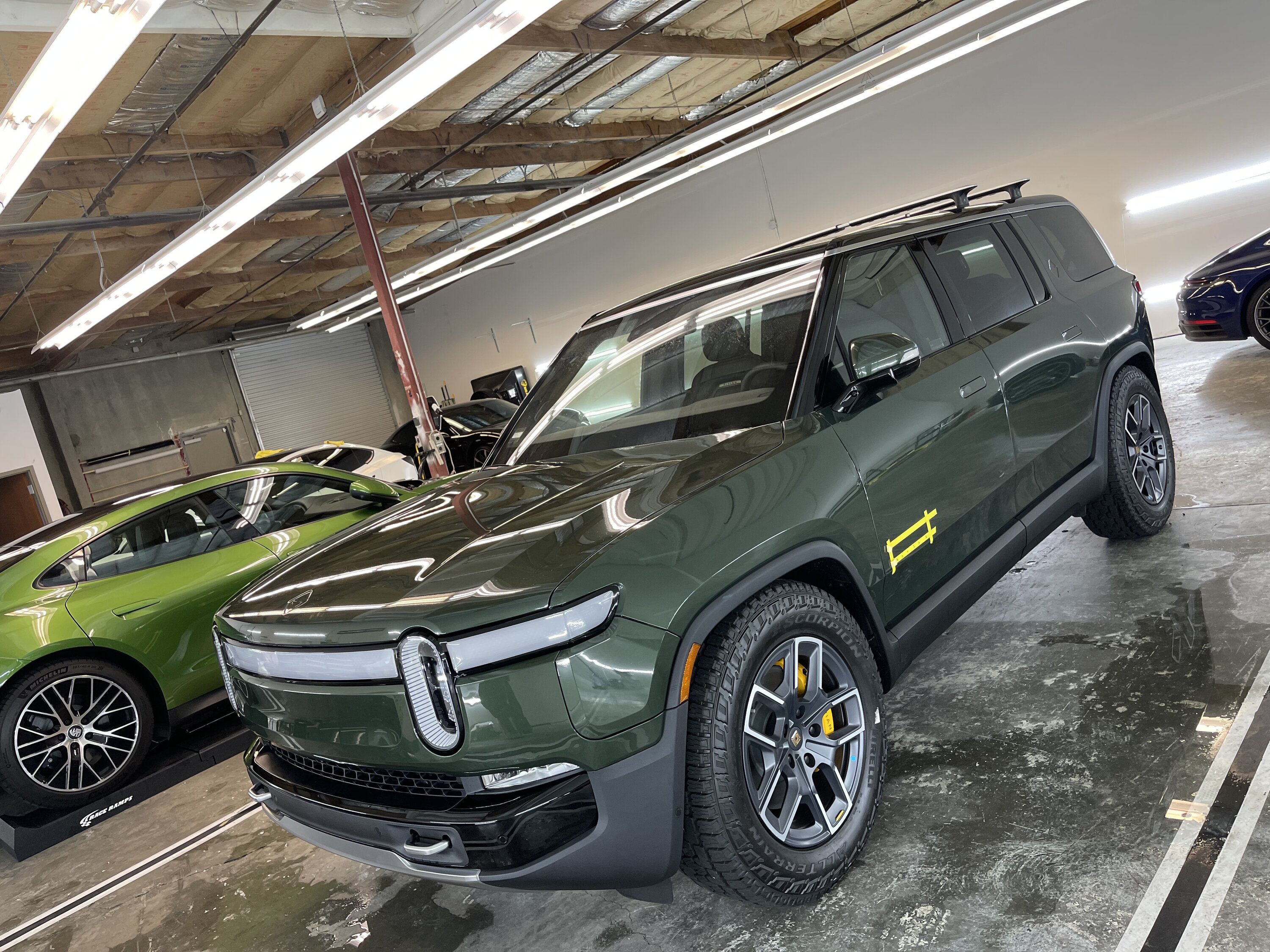Rivian R1T R1S 🎨 FOREST GREEN R1S Photos IMG_2560