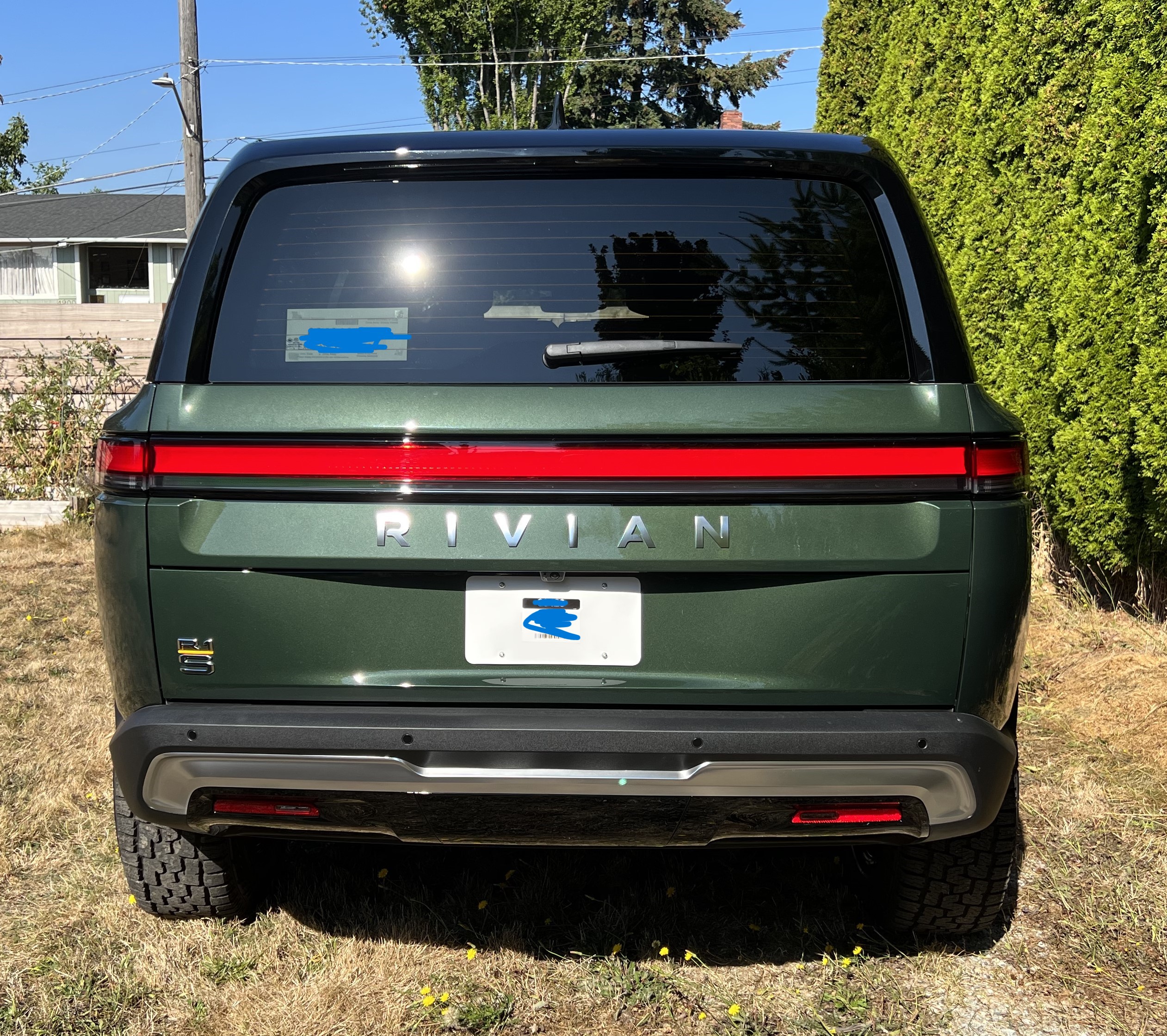 Rivian R1T R1S 🎨 FOREST GREEN R1S Photos IMG_2673