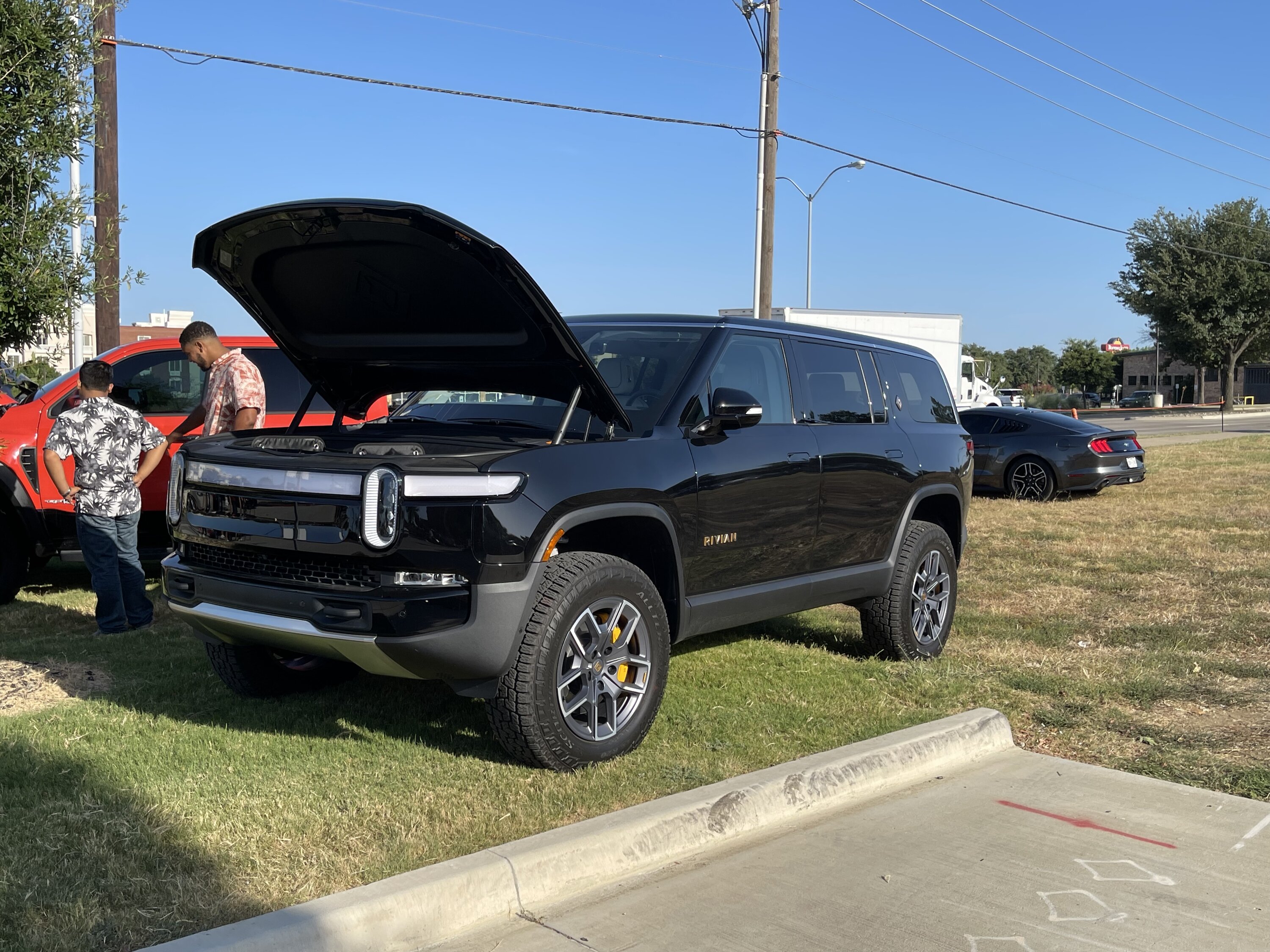 Rivian R1T R1S 🙋🏻‍♂️ What did you do TO your Rivian today?  🧰🔧📐🚿 IMG_2982