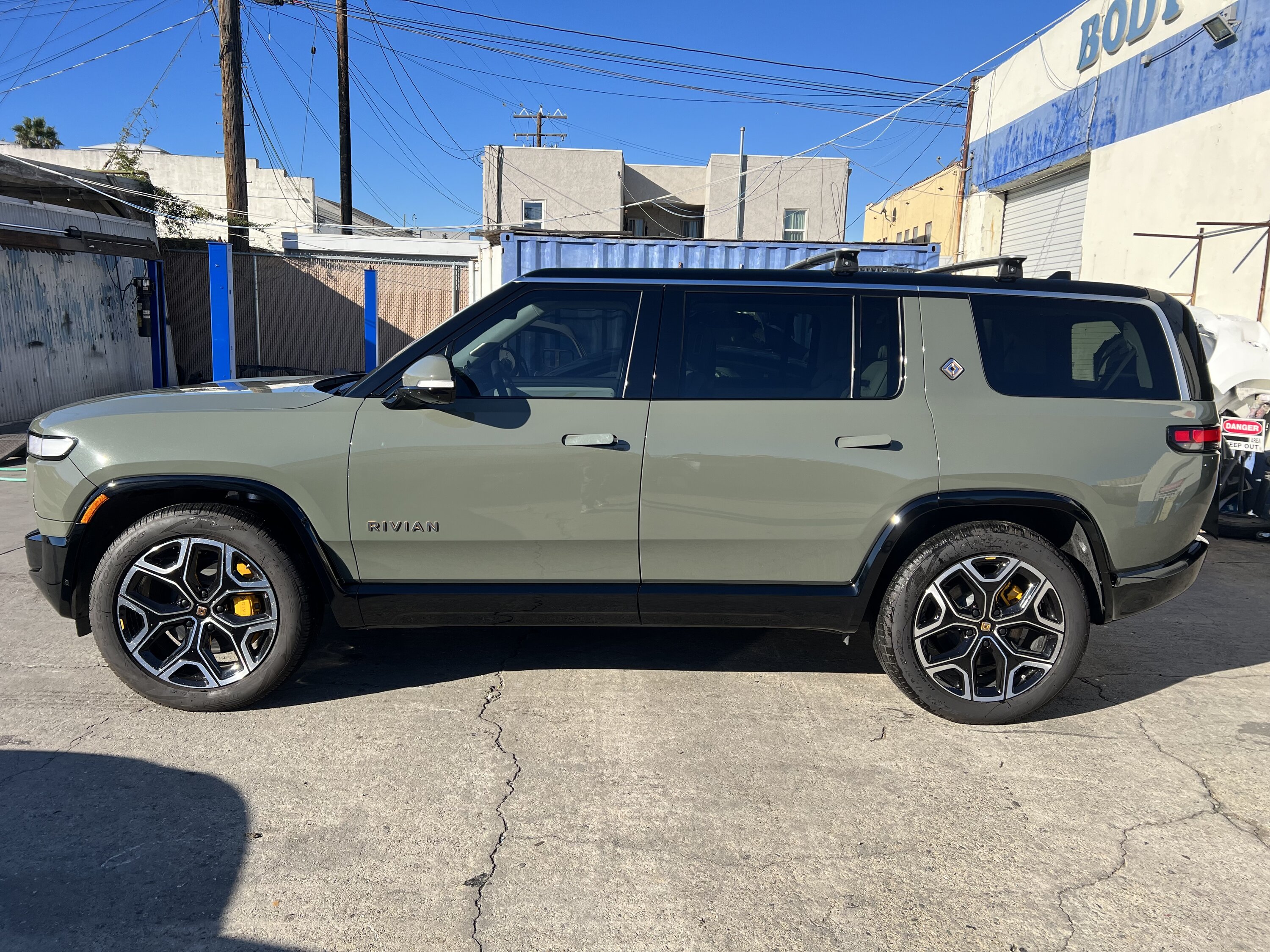 Rivian R1T R1S Painted Lower Cladding / Body Trim IMG_4113[1]