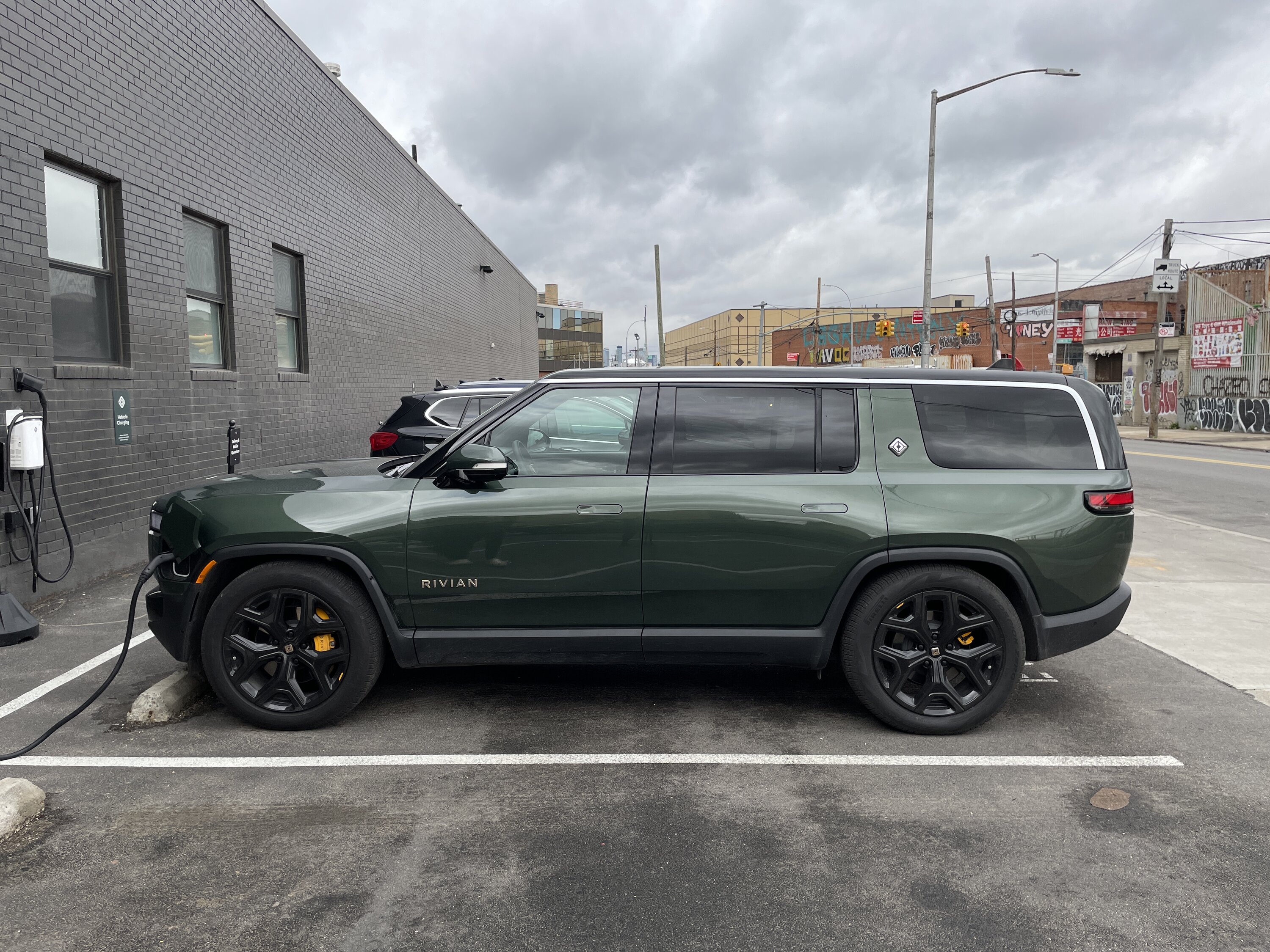 Rivian R1T R1S R1S and R1T driving differences and First Drive experience - Brooklyn IMG_4369