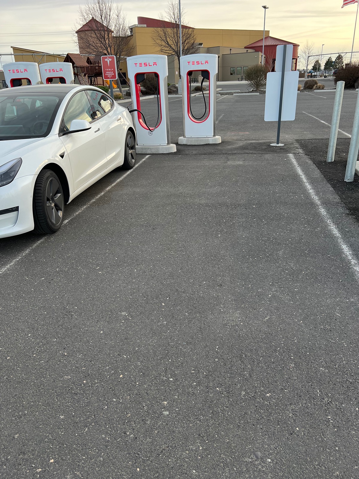 Rivian R1T R1S Let's talk Tesla Supercharger parking etiquette... IMG_4661