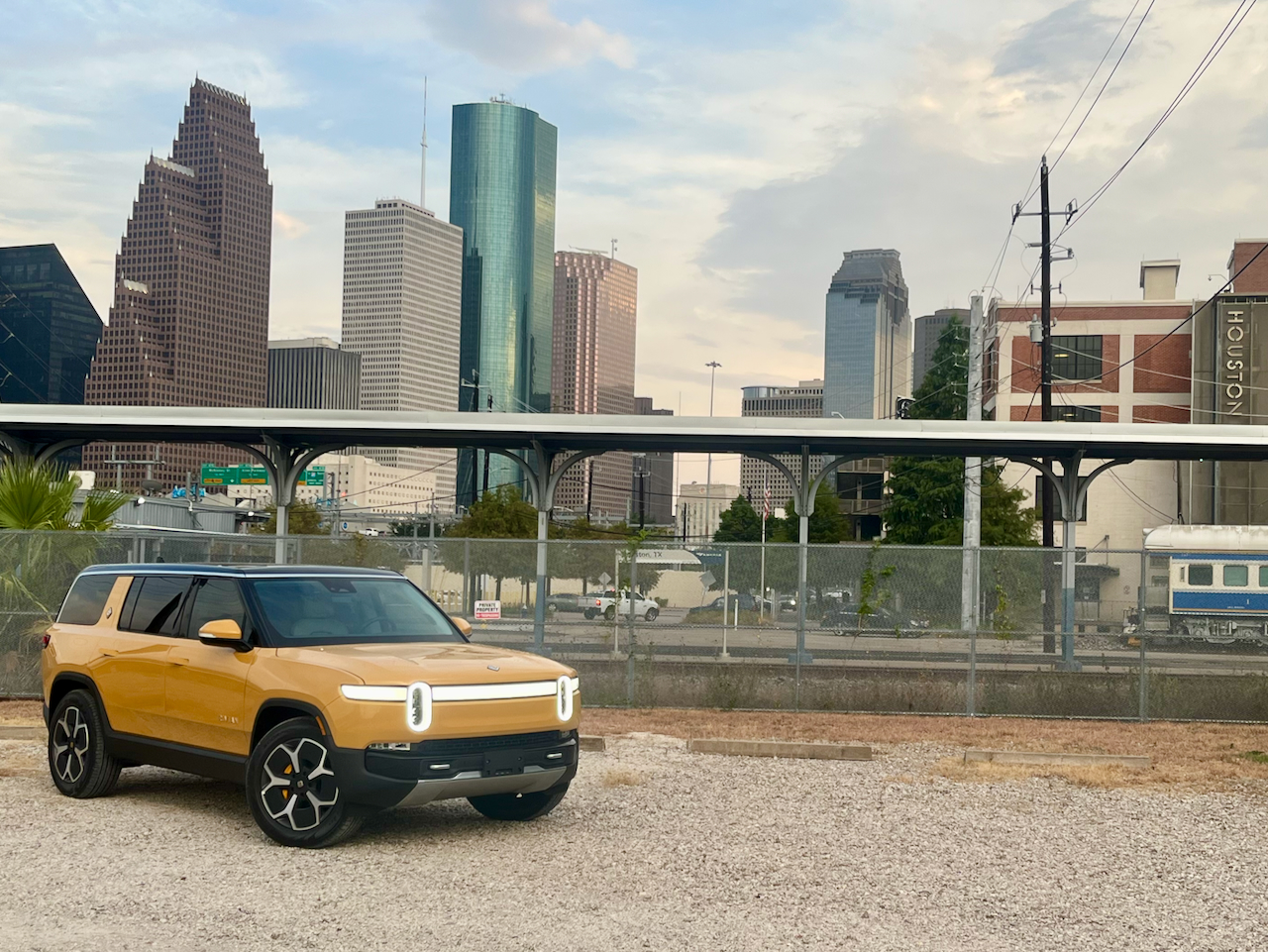 Rivian R1T R1S Report: Rivian discontinuing Compass Yellow, Vegan Leather and 20" Bright AT wheels IMG_5683