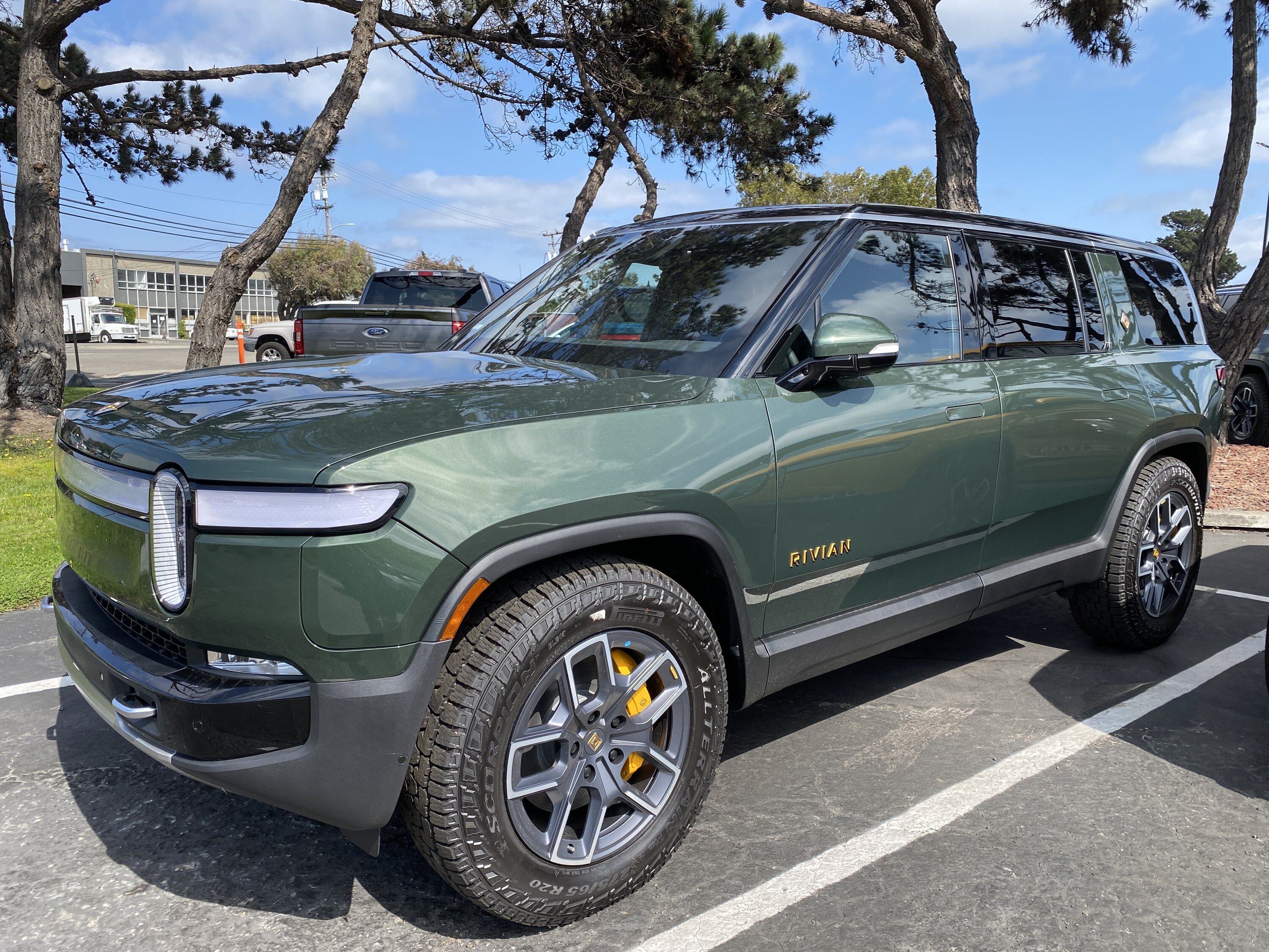 Rivian R1T R1S 🎨 FOREST GREEN R1S Photos IMG_7280.JPG
