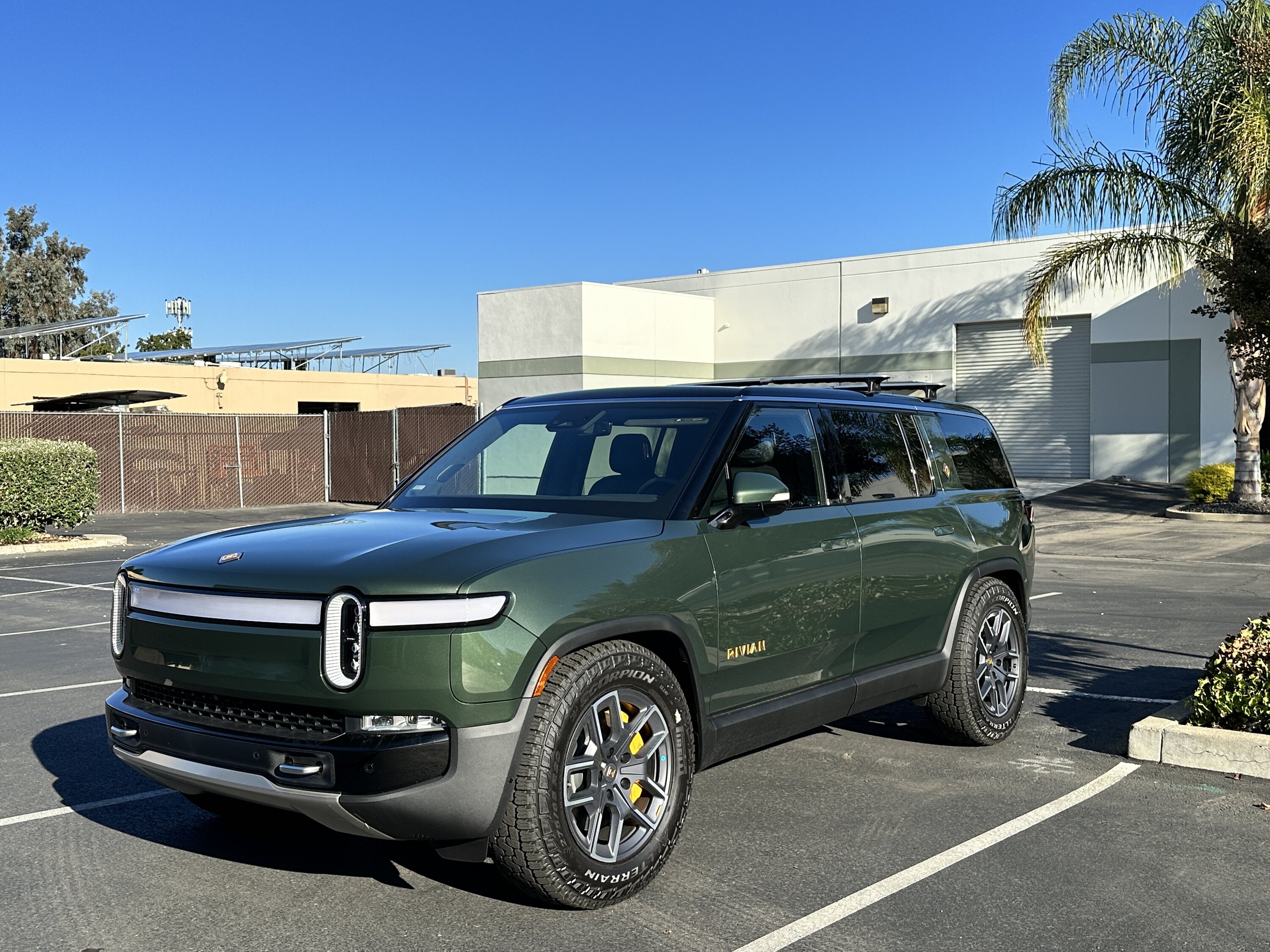 Rivian R1T R1S 🎨 FOREST GREEN R1S Photos IMG_7304.JPG