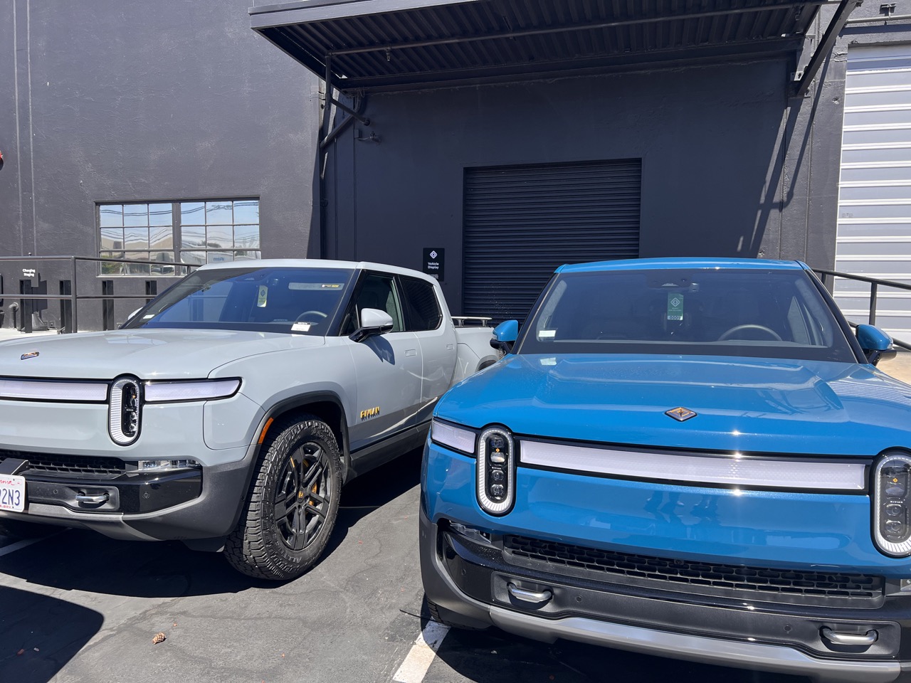Rivian R1T R1S Spotted R1S and R1T awaiting Pre-Delivery Inspections @ South SF Service Center! IMG_8091 Lar