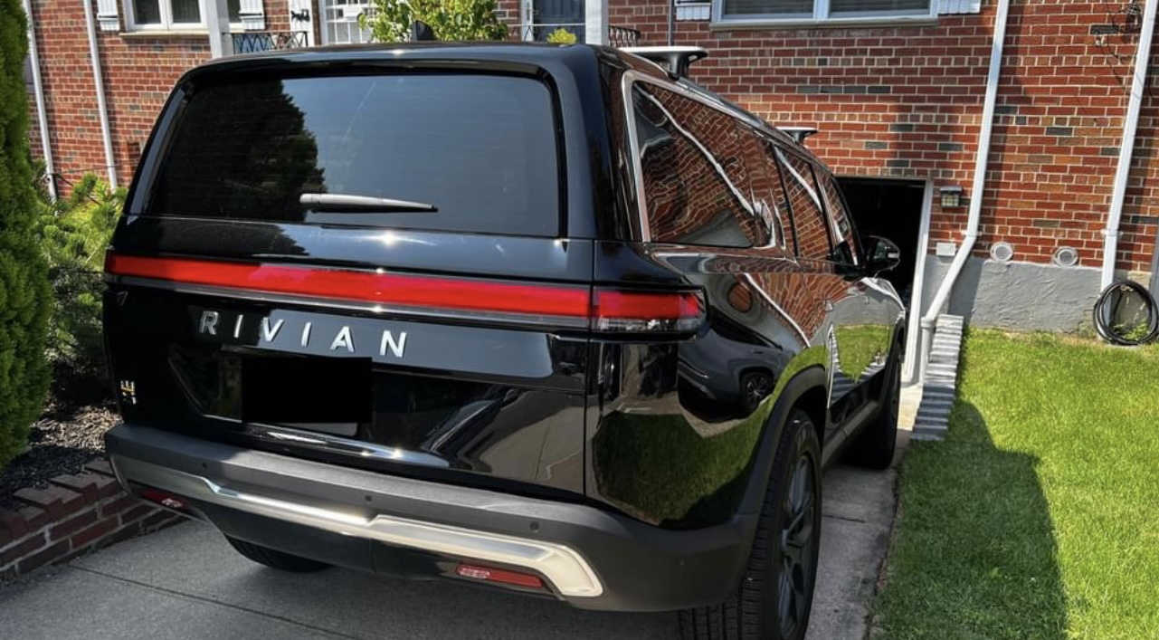 Rivian R1T R1S For Sale 2023 Rivian R1S Adventure Package $89,000 obo IMG_9790