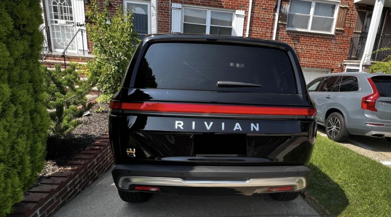 Rivian R1T R1S For Sale 2023 Rivian R1S Adventure Package $89,000 obo IMG_9791