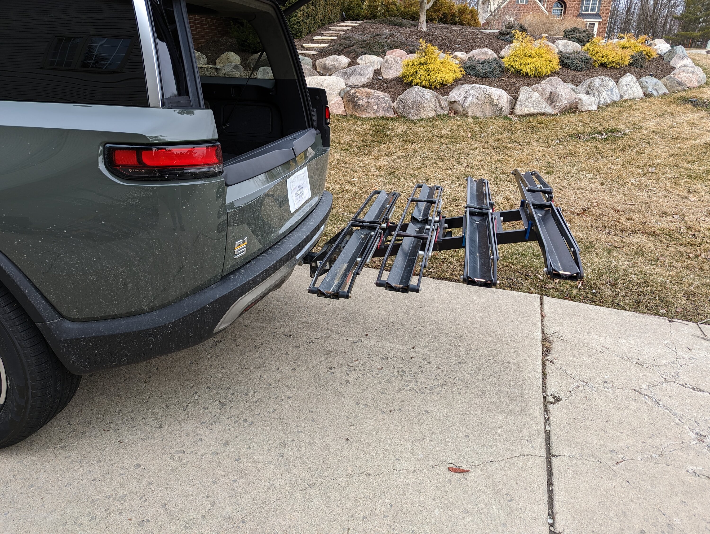 Rivian R1T R1S Anyone tried a 1UP hitch rack on an R1S PXL_20230324_221315761