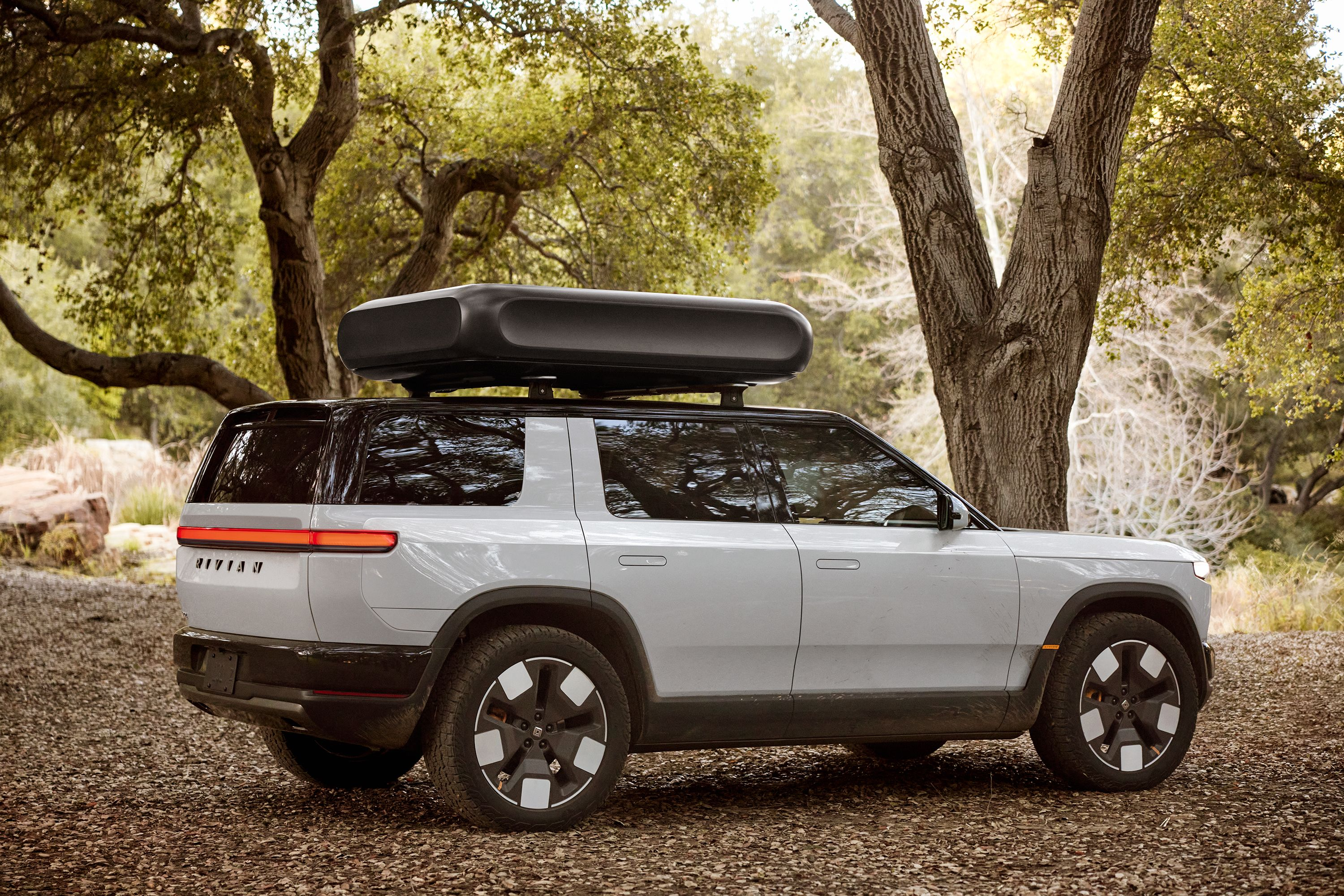 rivian-r2-r3-rooftop-tent-1-png.png