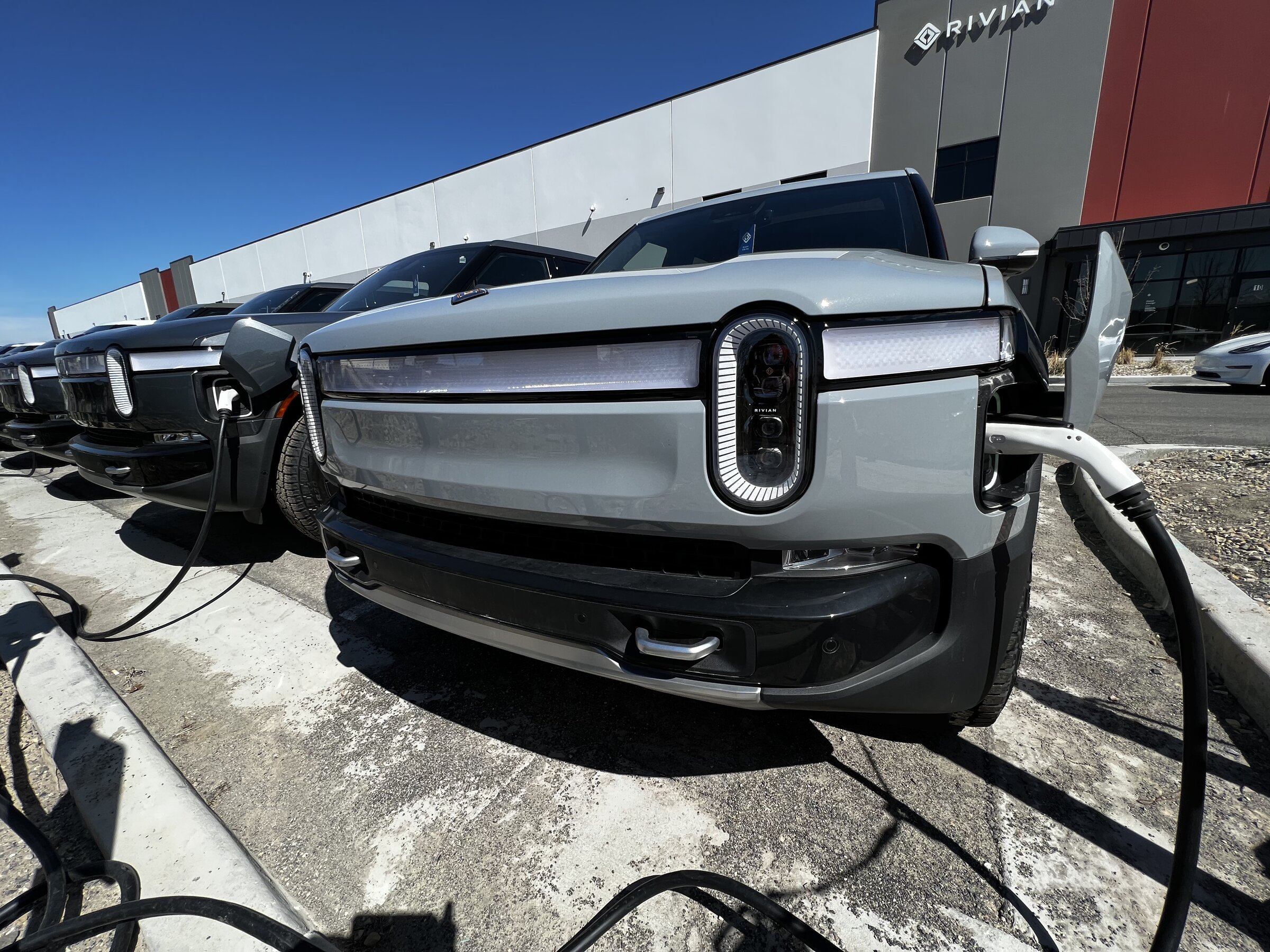 Rivian R1T R1S LIMESTONE Rivian R1T seen at Salt Lake City Delivery Center! tempImageez6RXU