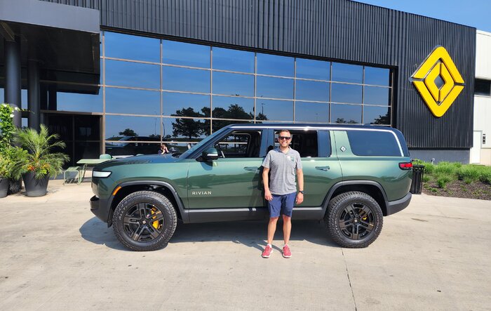 Picked up my R1S from Rivian factory!! Love the combo: double Forest exterior + interior