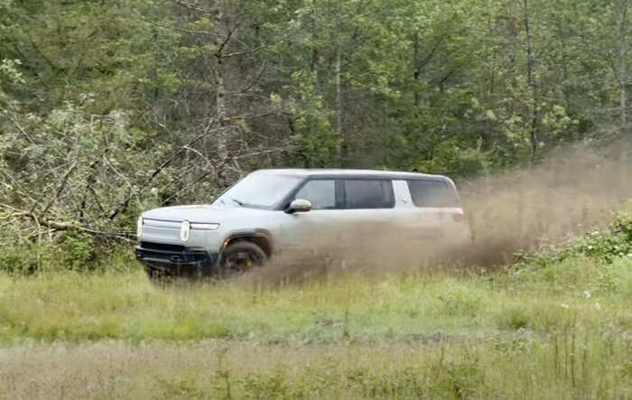 Gen 2 Rivian R1S Off-road Test Drive and R1T Drag Race Video