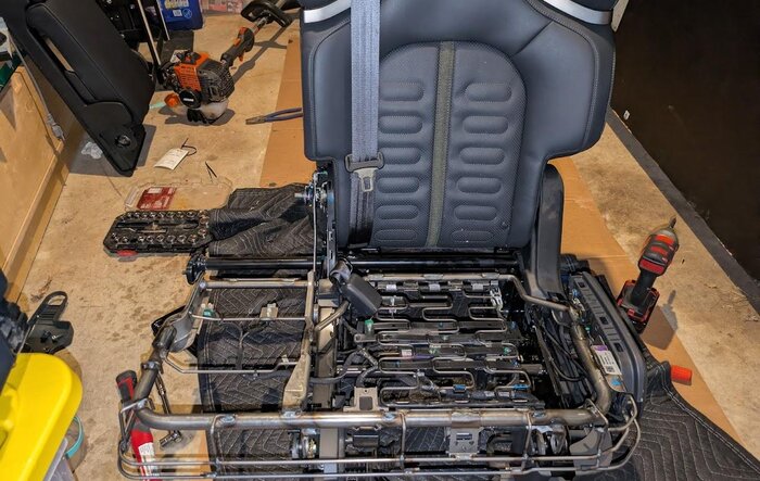[Removing Center Seat Section Project] - R1S 2nd Row Captains Chairs from Modified 60% Seat