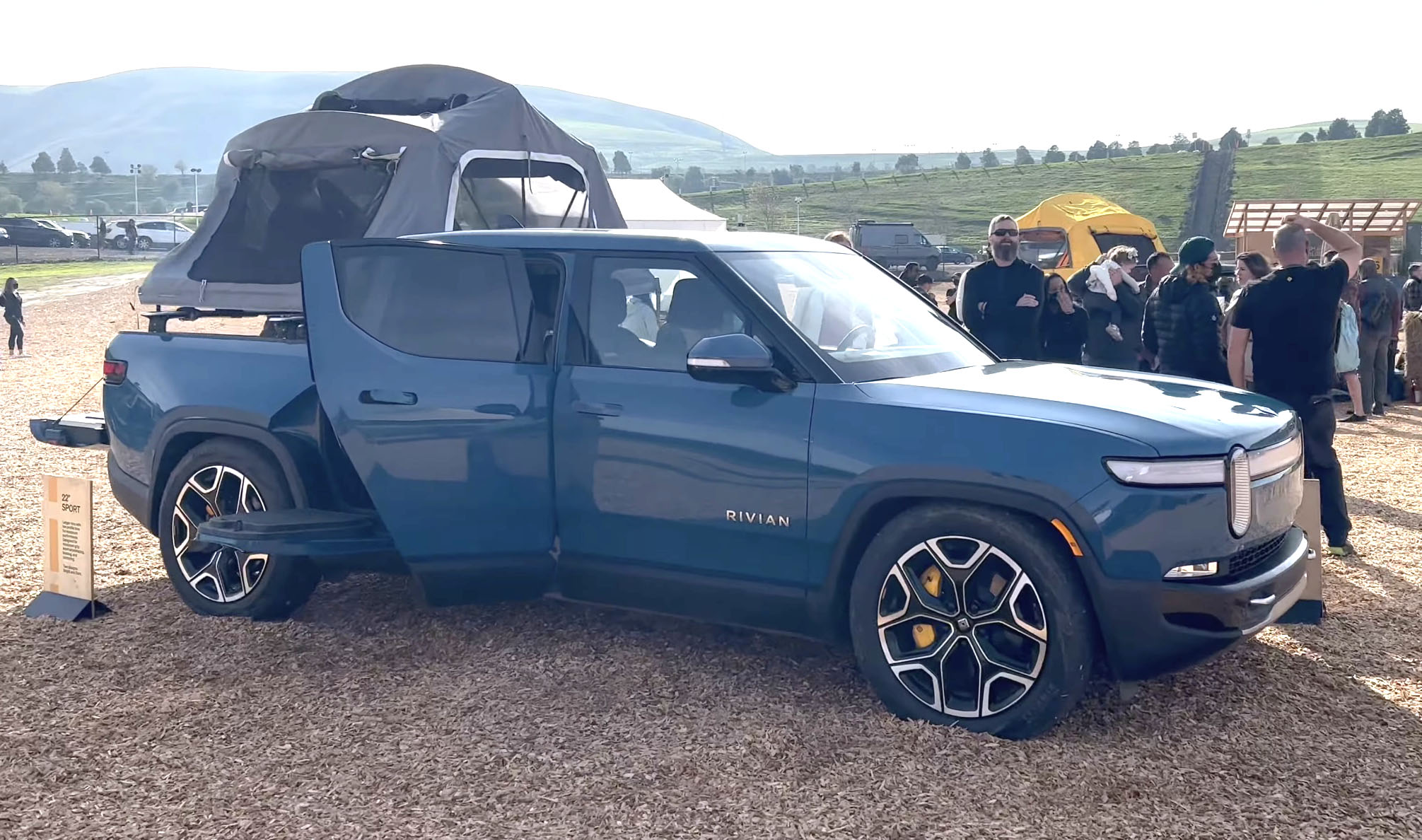 Factory 22 Wheels On R1t Rivian Finally A Real Life Look Rivian Forum R1t R1s R2 R3 News