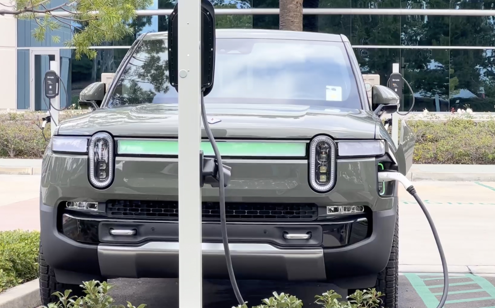 Video R1T charging with LED light bar cycling Rivian Forum R1T R1S