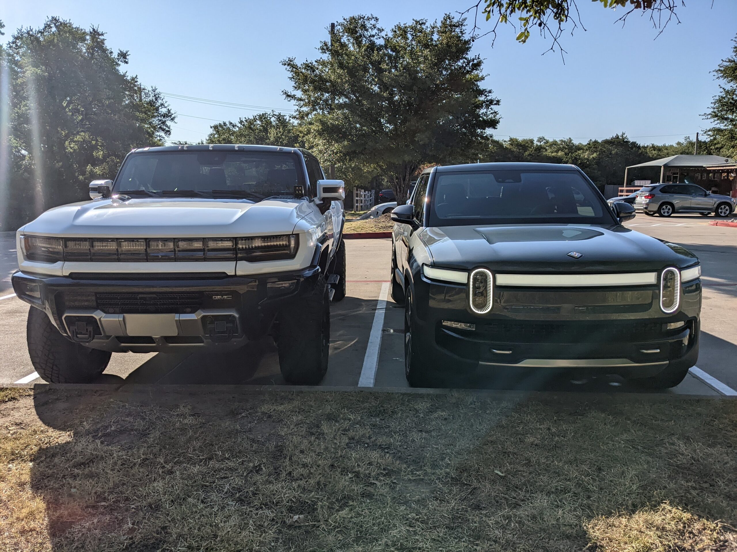 R1T vs Hummer EV side by side comparison look | Rivian Forum - R1T R1S ...