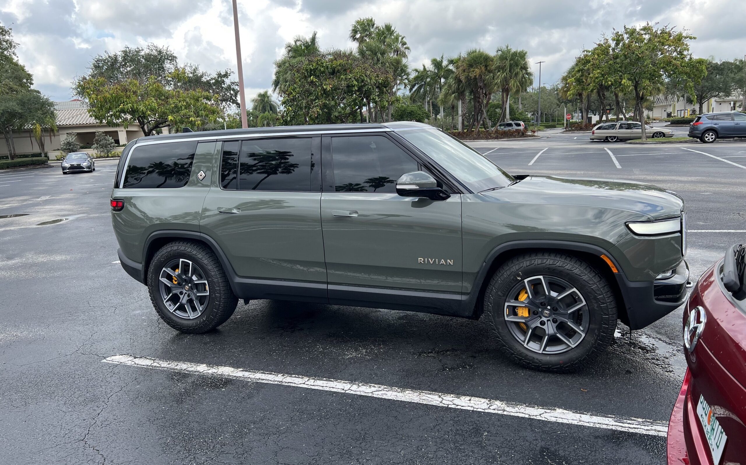 Truck Stuff - B Grade  Rivian Forum - R1T R1S R2 News, Specs, Models, RIVN  Stock 