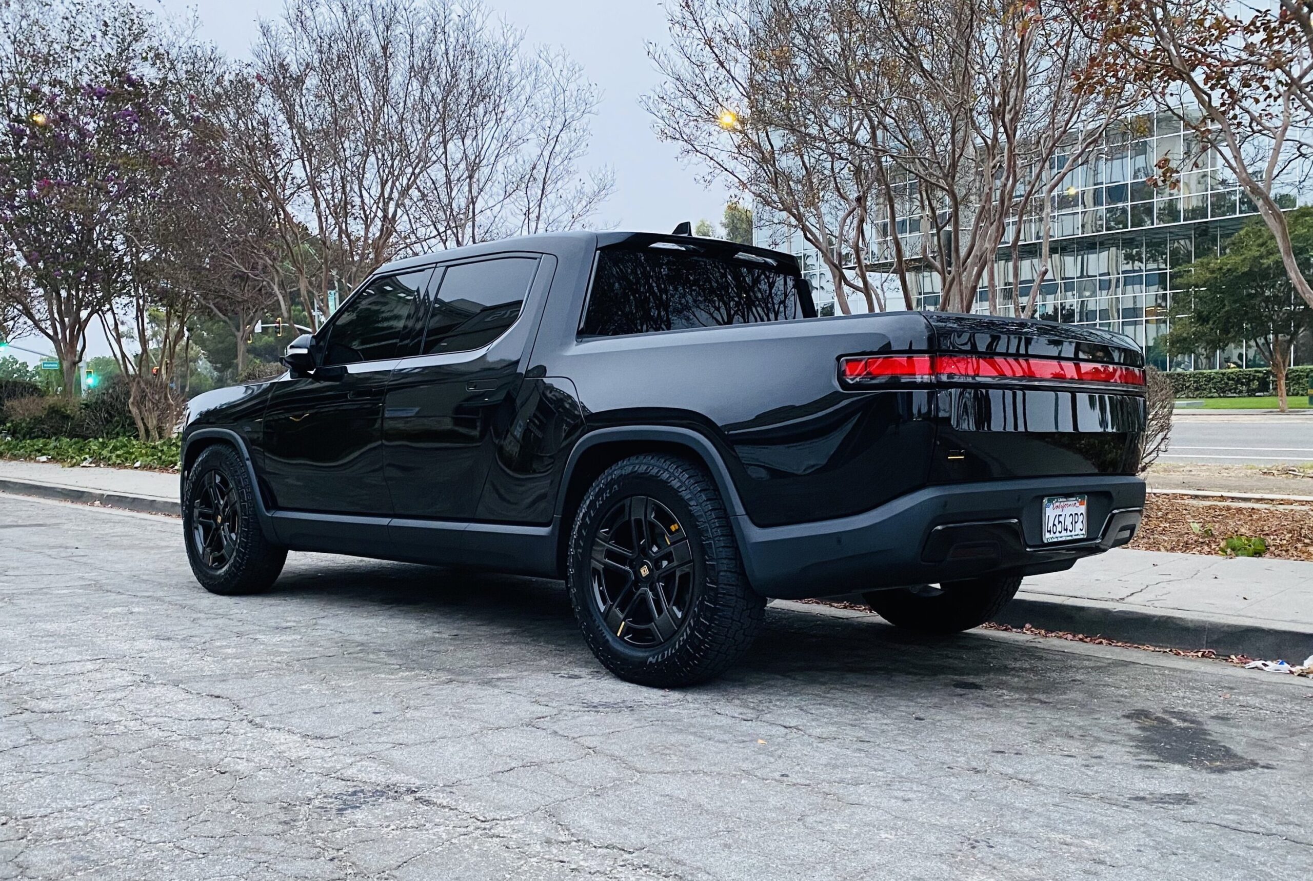 Blacked Out Debadged Midnight R1T | Rivian Forum - R1T R1S R2 R3 News ...