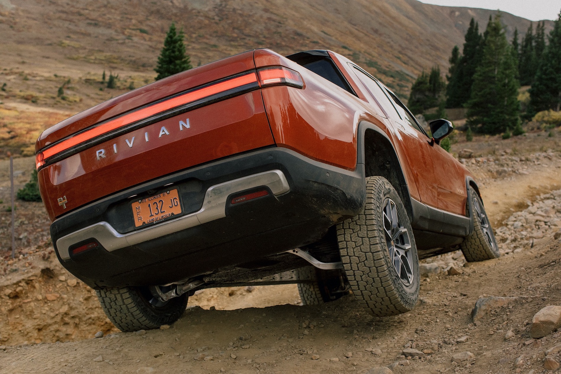 rivian-oem-running-boards-coming-in-march-says-service-center-rivian