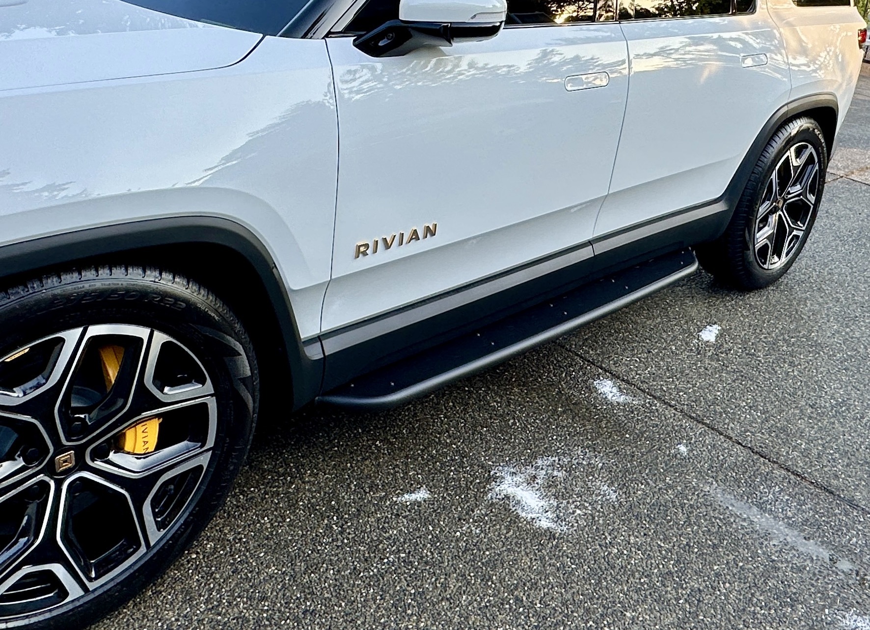 Completed my RMaxx Running Board install (R1S) Rivian Forum R1T R1S