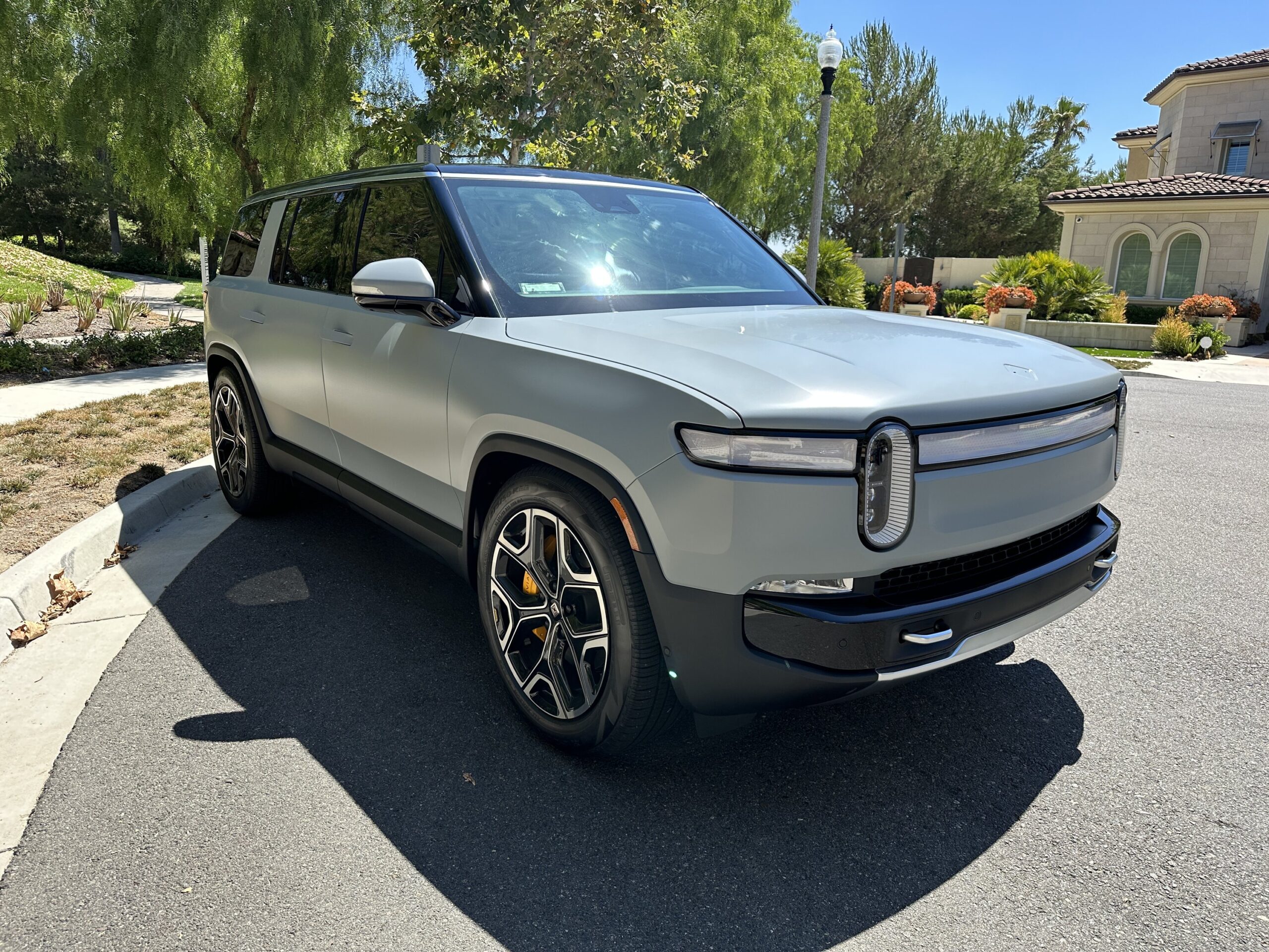 Limestone R1S w/ STEK DYNOmatte PPF wrap | Rivian Forum - R1T R1S R2 ...