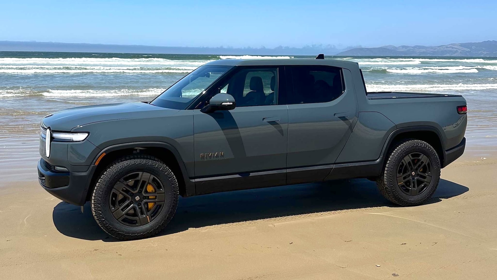 2025 Rivian R1T Tri Motor Review by Motortrend | Page 4 | Rivian Forum ...